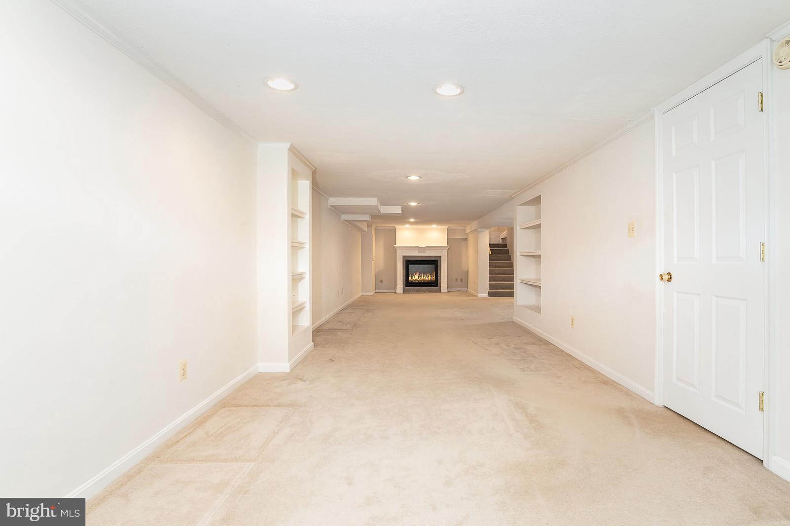 VIENNA WOODS - Residential Lease