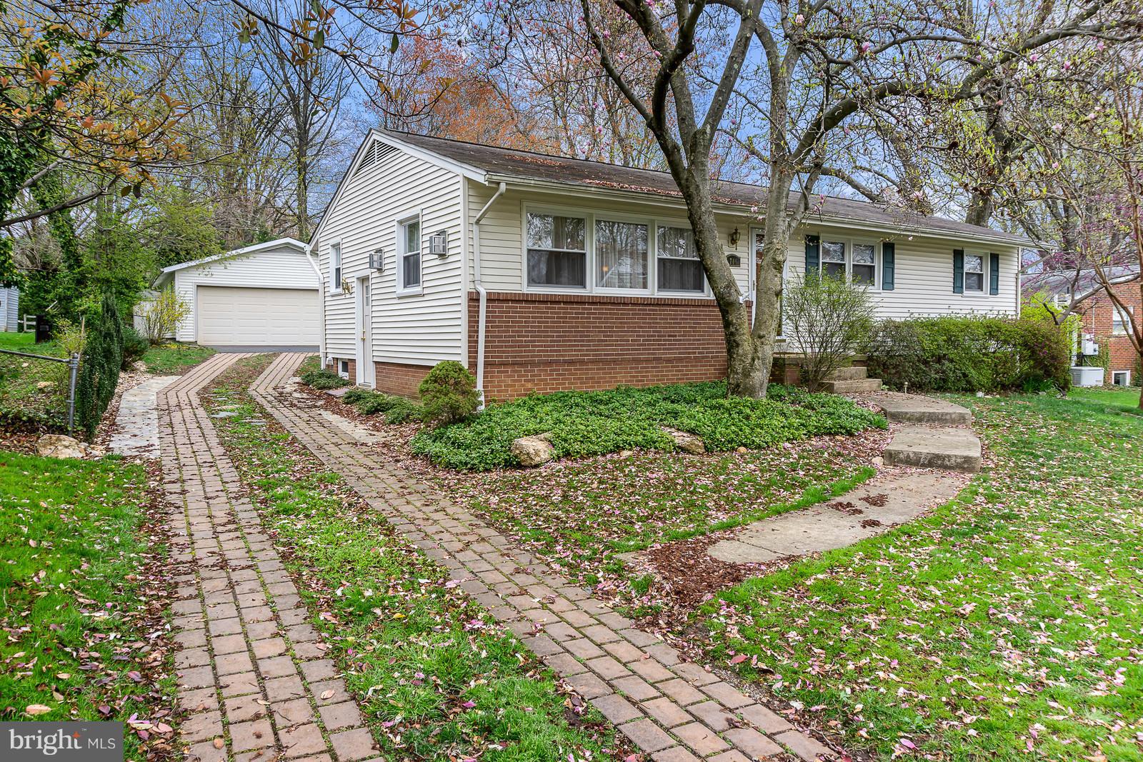 VIENNA WOODS - Residential Lease