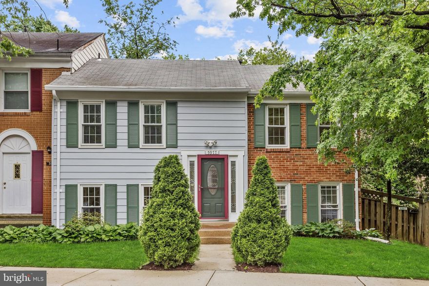 Completely renovated end unit townhome featuring pristine hardwood floors, crown molding, chair rail, custom built-ins, recess lighting, French doors, freshly painted interiors& newly installed plush carpeting. Kitchen w/ stainless steel appls, decorative lighting& granite counters. Family rm w/wood burning FP. Spacious MBD w/walkin cls& bath. Patio, fenced yard& secured storage. Simply beautiful!