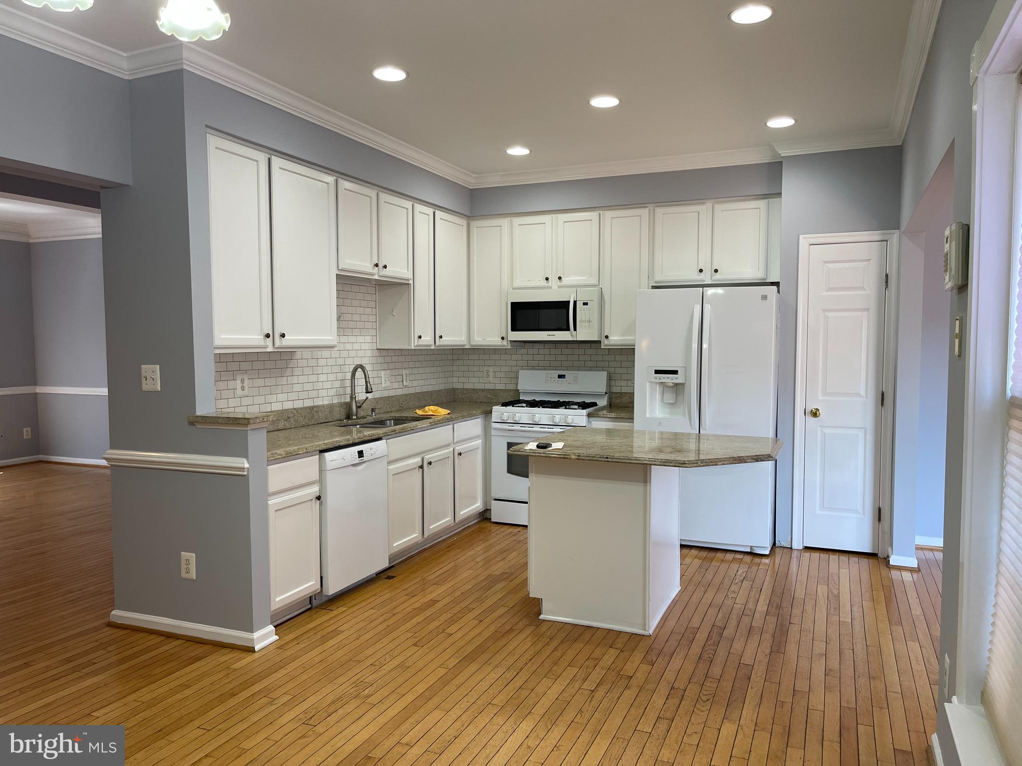 LAKE RIDGE - Residential Lease