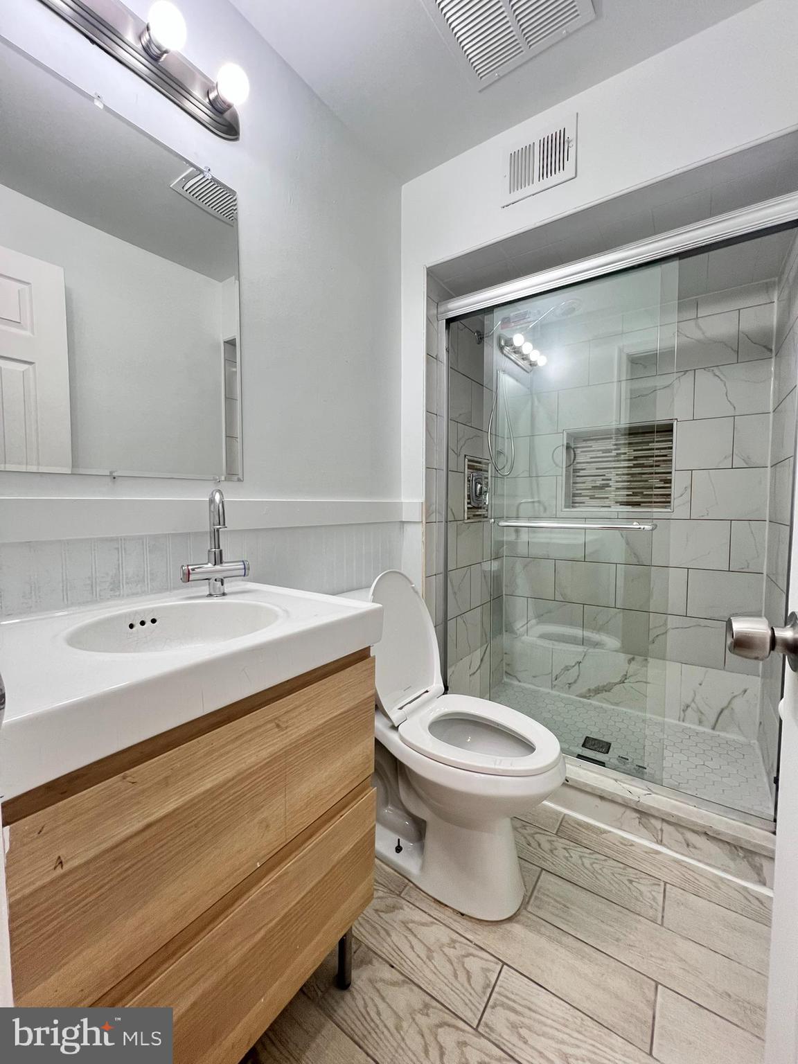 CHESTNUT HILLS - Residential Lease