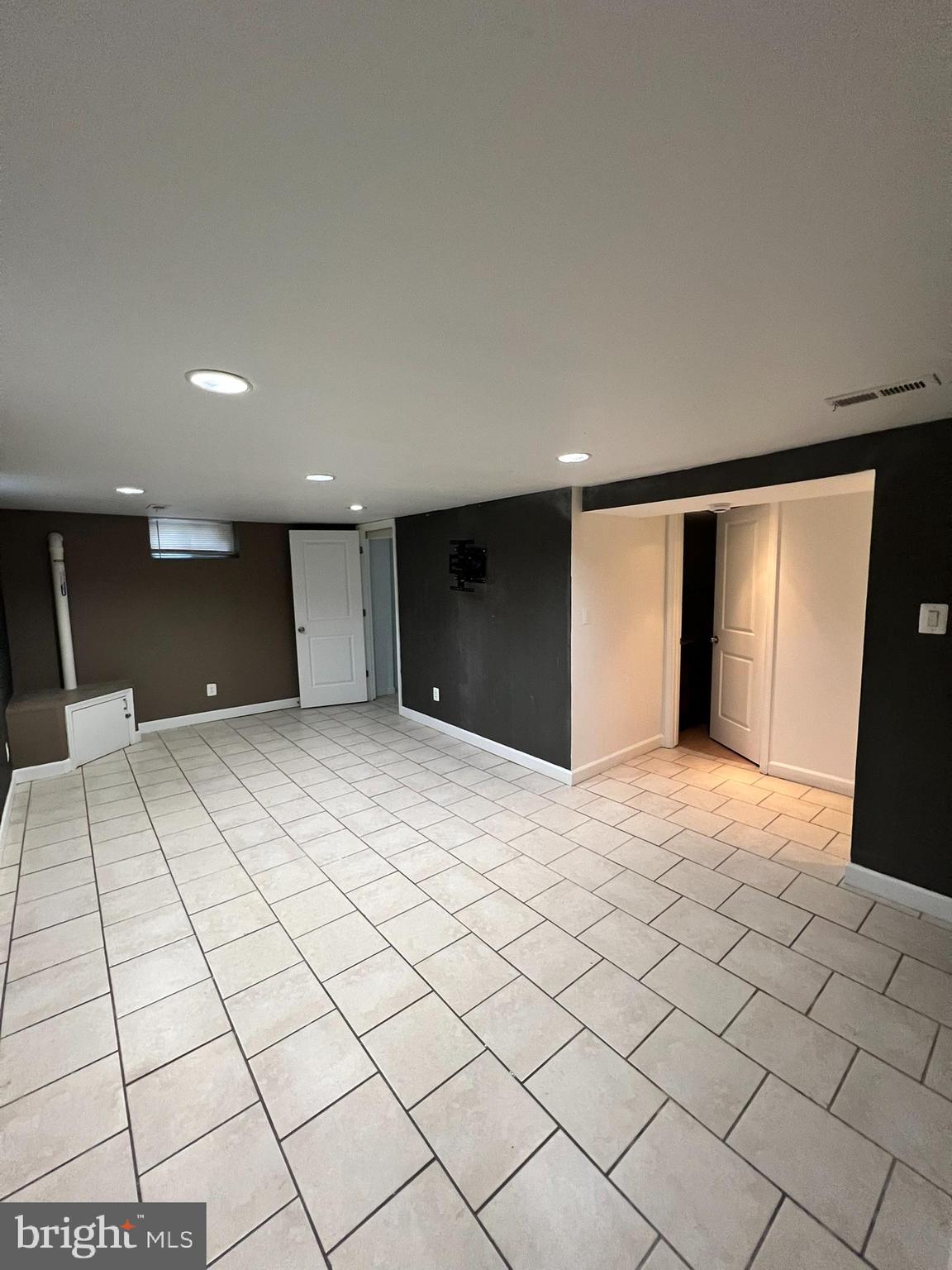 CHESTNUT HILLS - Residential Lease