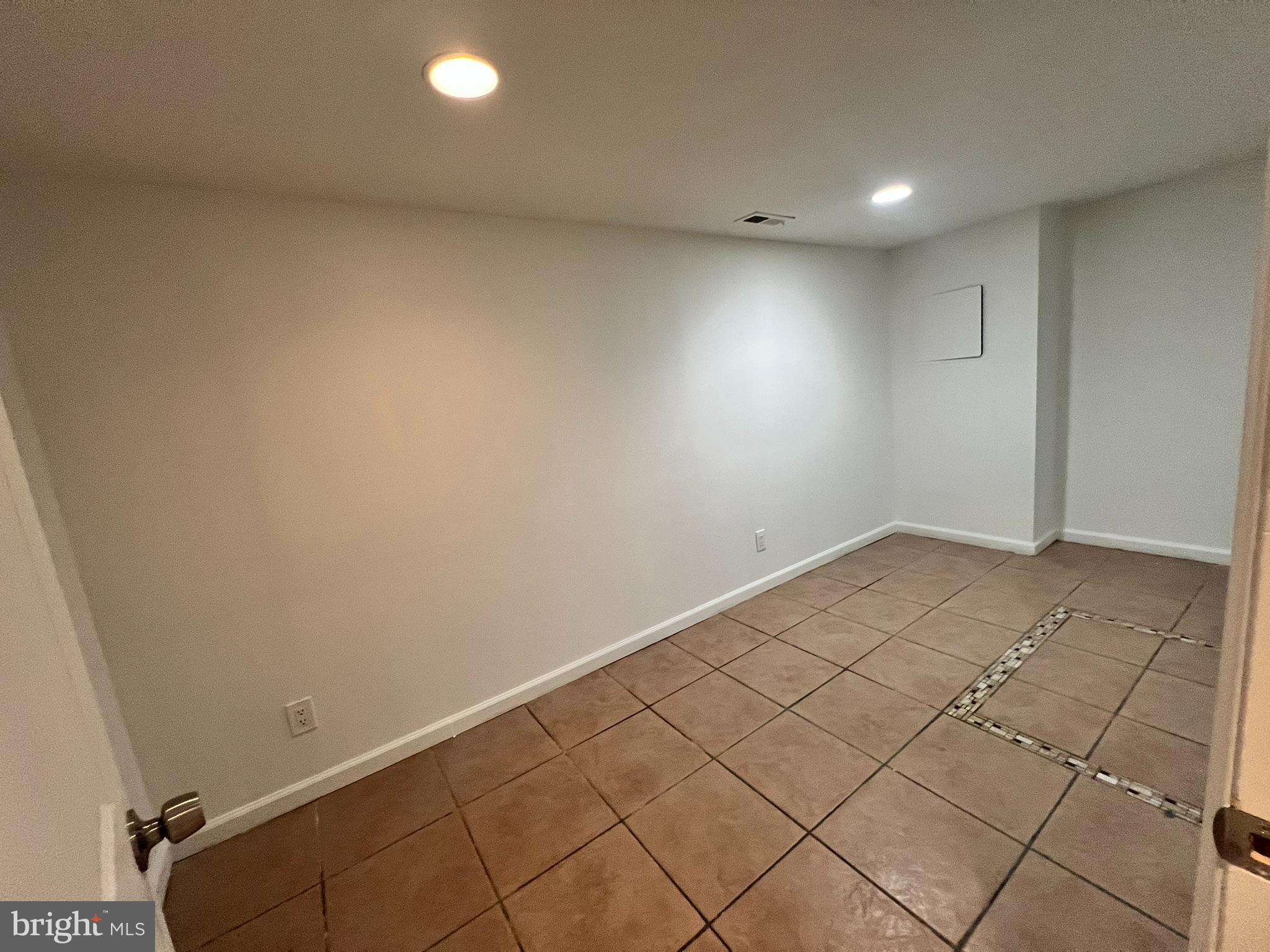 CHESTNUT HILLS - Residential Lease