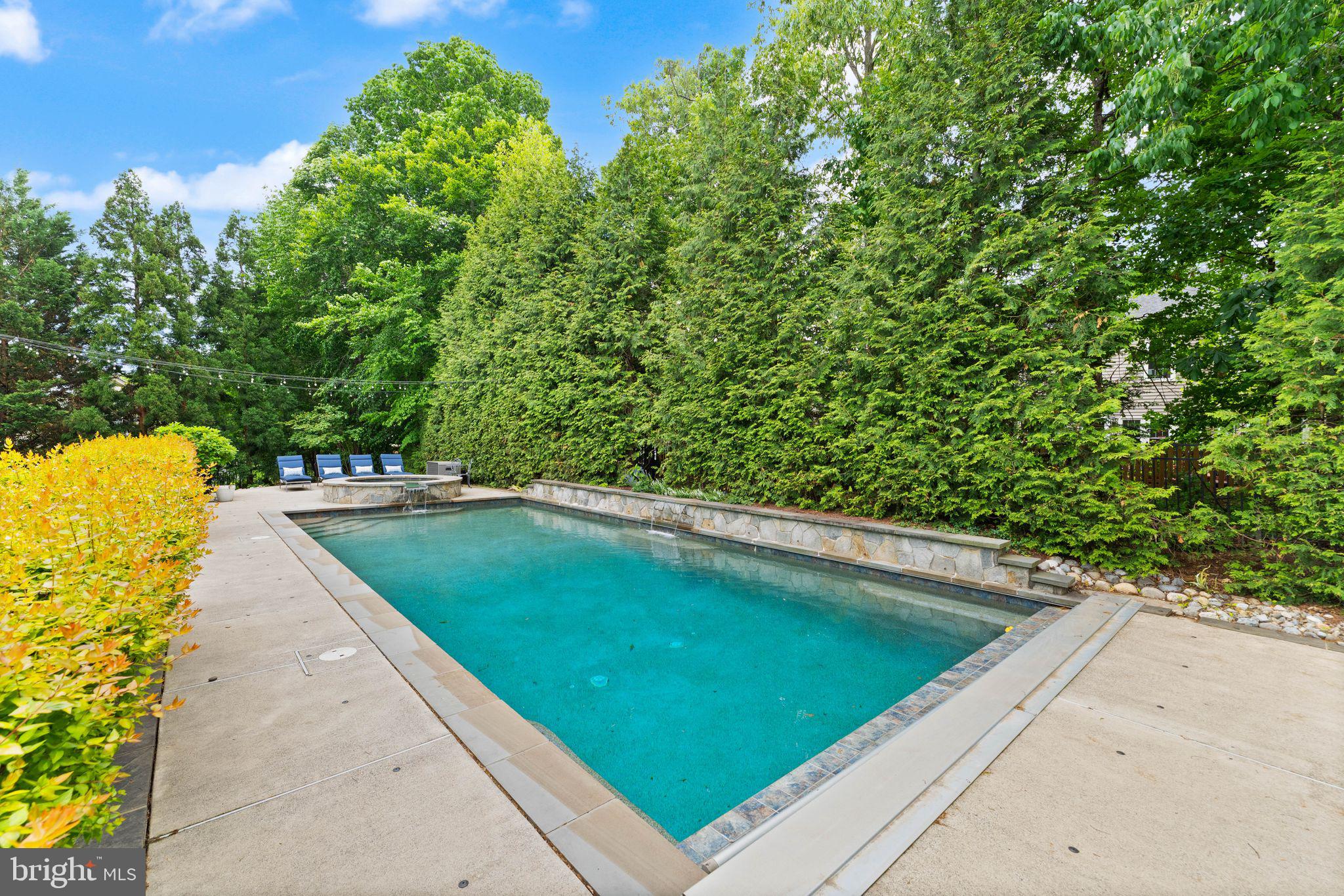 LANSDOWNE ON THE POTOMAC - Residential