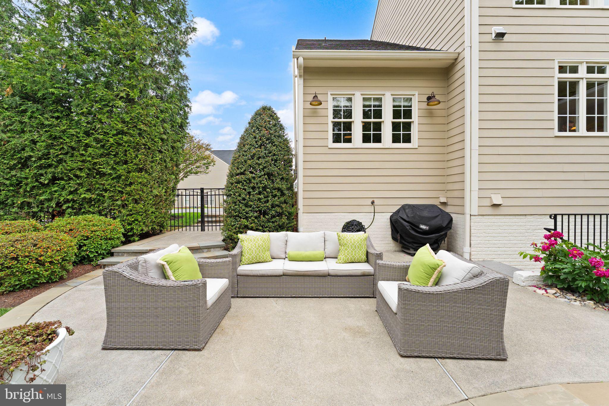 LANSDOWNE ON THE POTOMAC - Residential