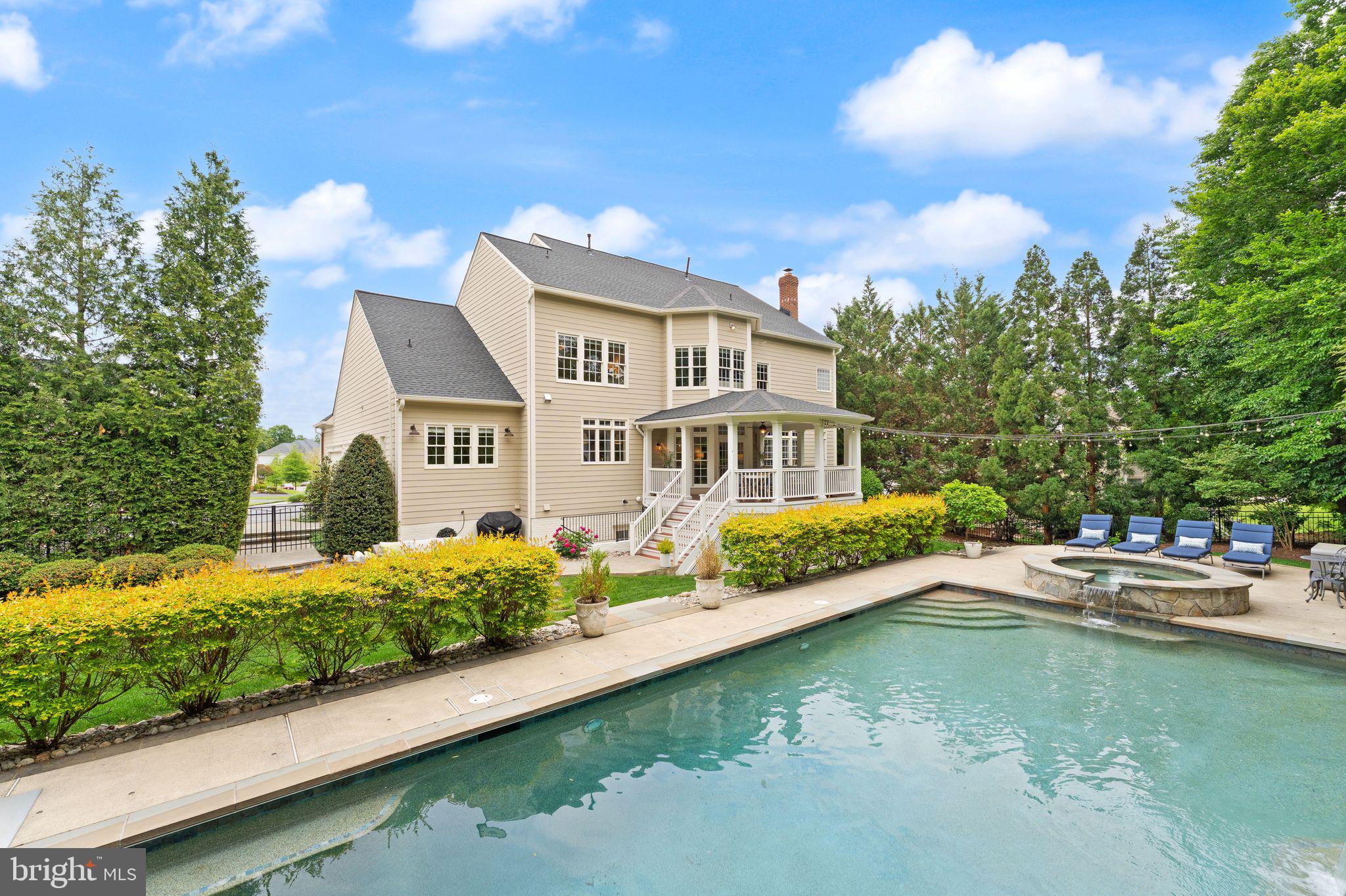 LANSDOWNE ON THE POTOMAC - Residential