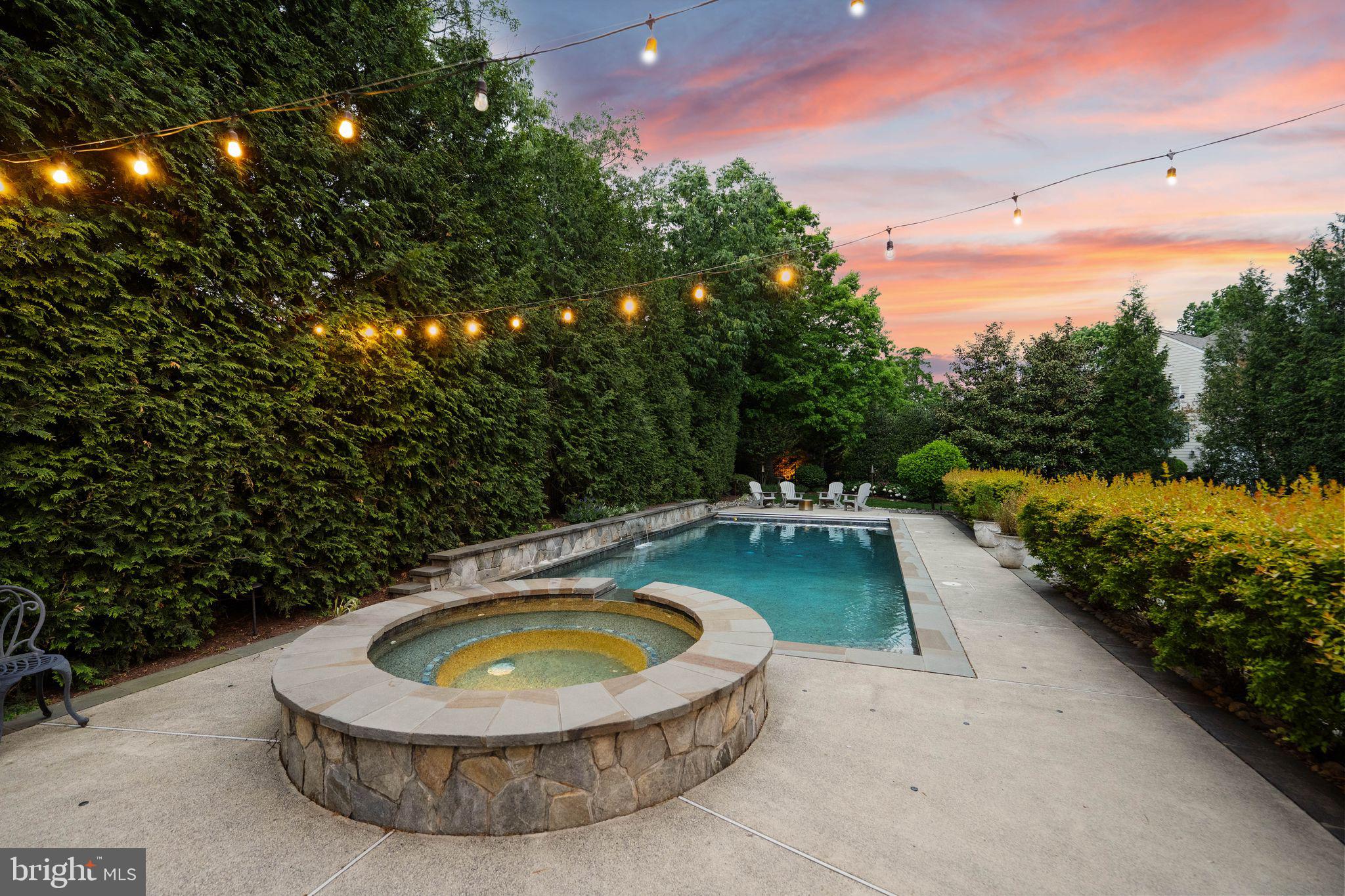 LANSDOWNE ON THE POTOMAC - Residential