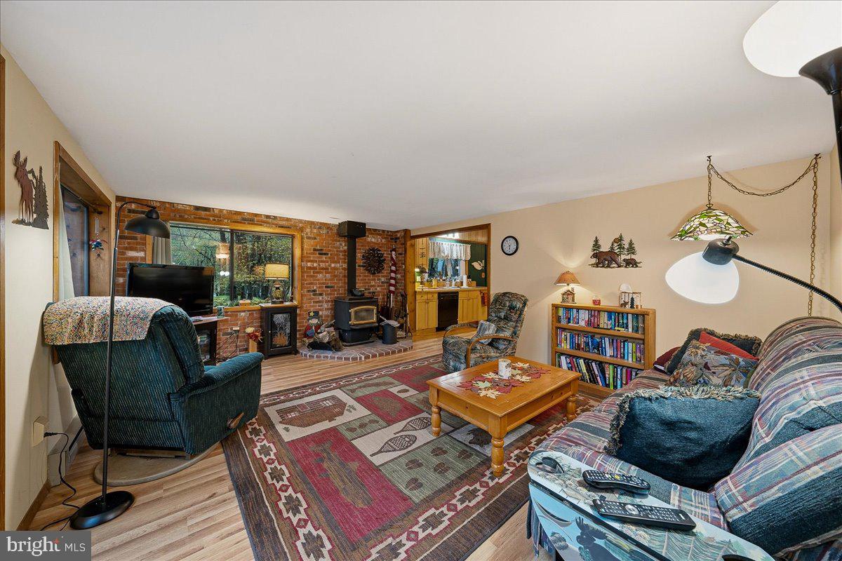 ARROWHEAD  LAKES - Residential