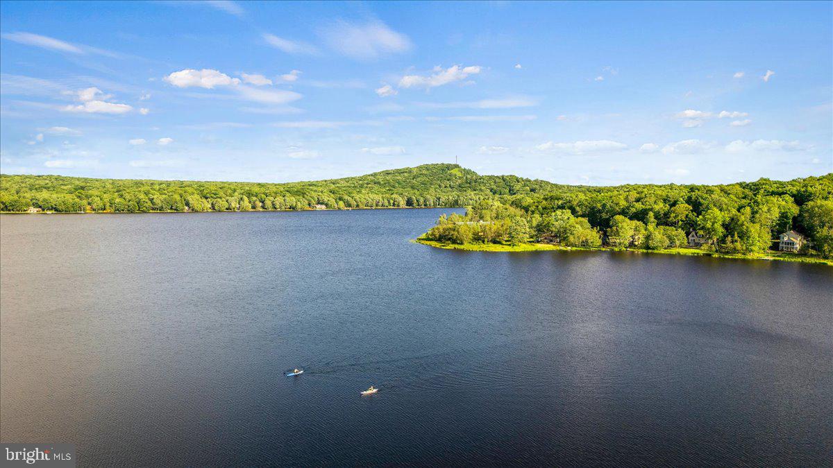 ARROWHEAD  LAKES - Residential