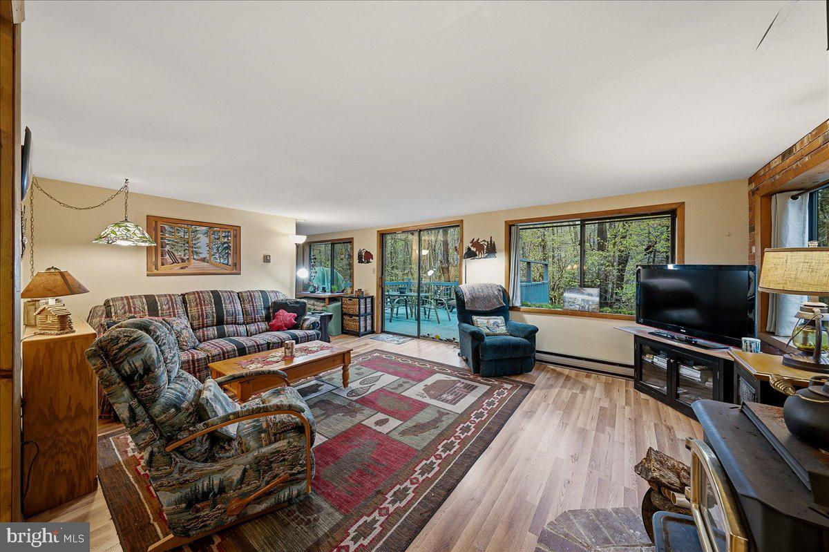 ARROWHEAD  LAKES - Residential