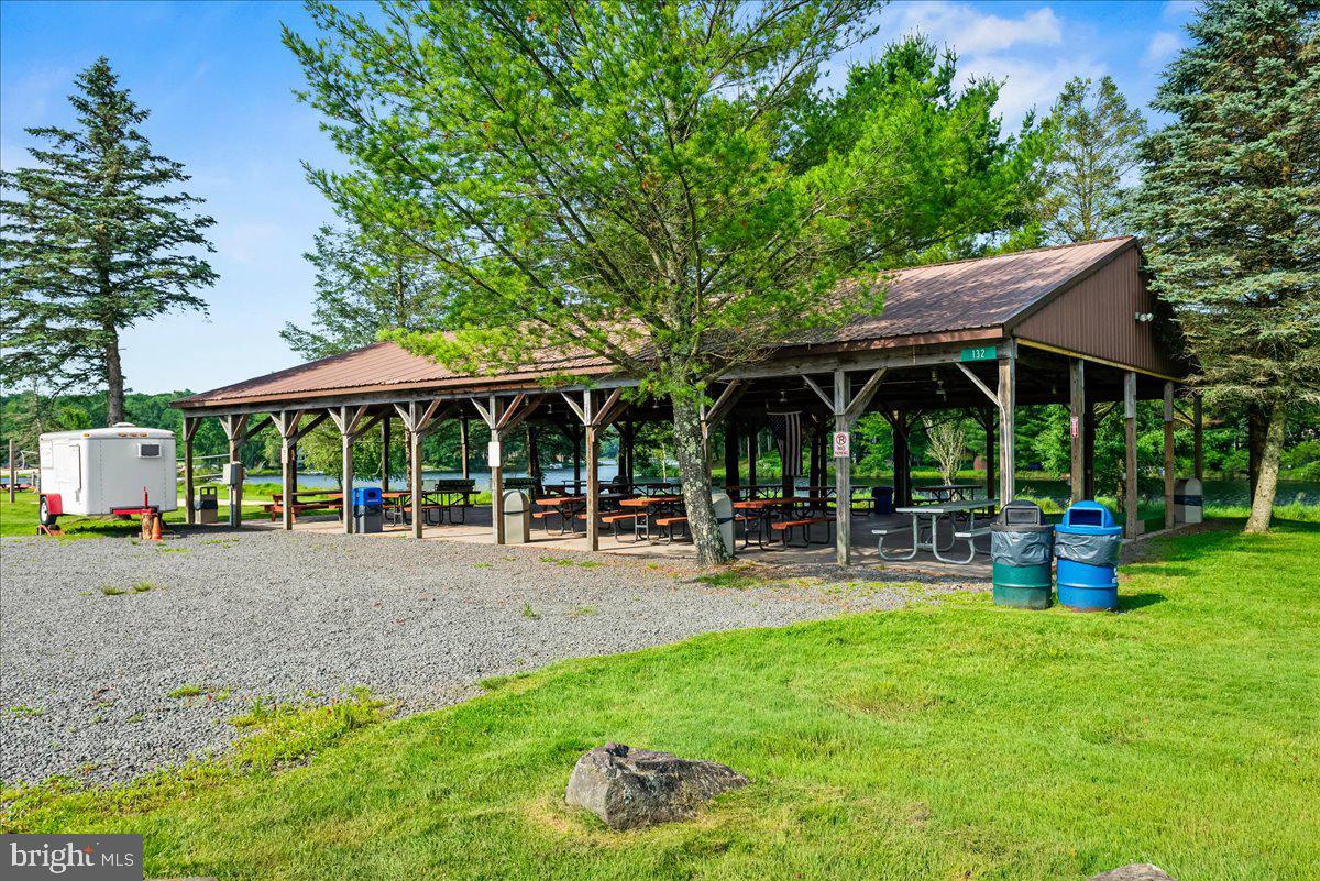 ARROWHEAD  LAKES - Residential