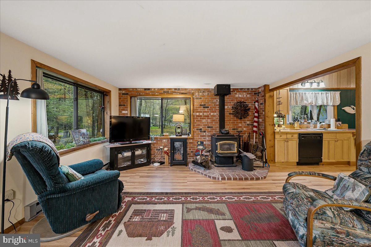 ARROWHEAD  LAKES - Residential