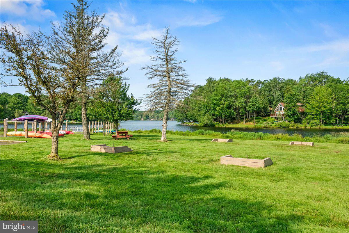 ARROWHEAD  LAKES - Residential