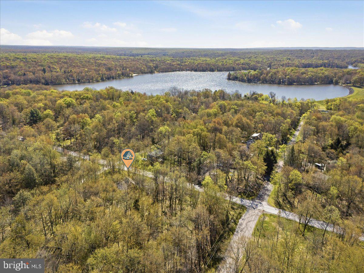 ARROWHEAD  LAKES - Residential