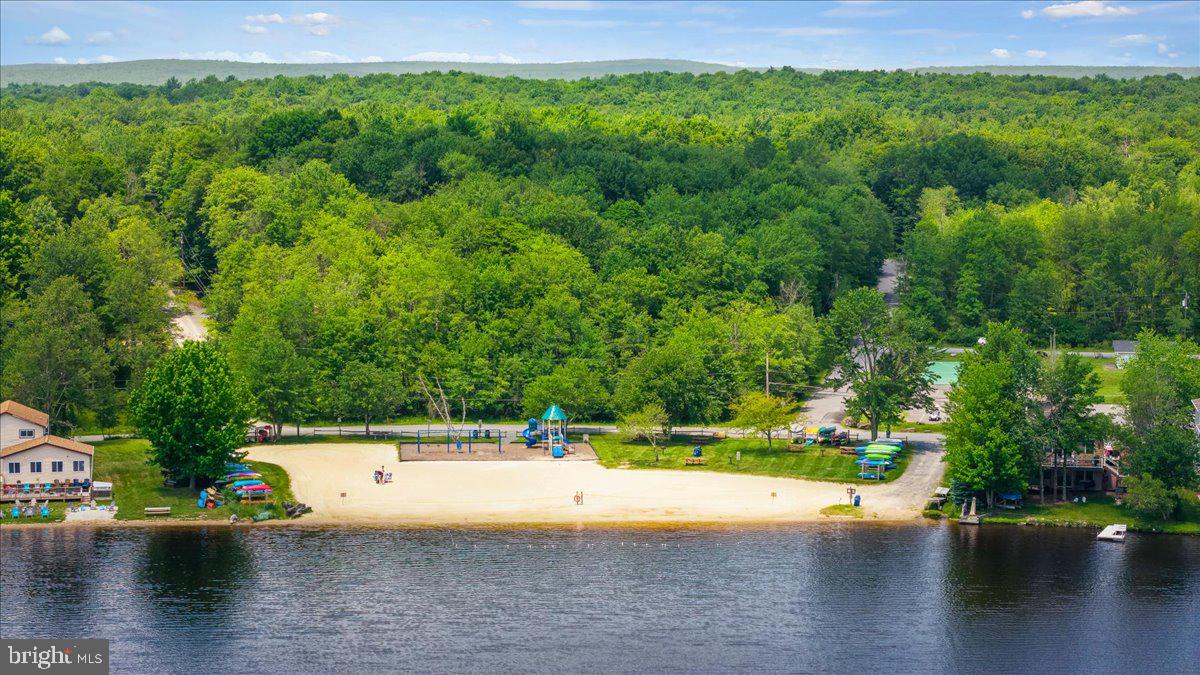 ARROWHEAD  LAKES - Residential