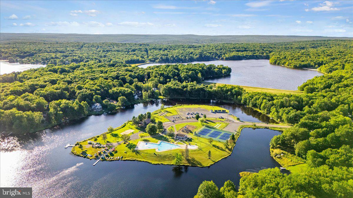 ARROWHEAD  LAKES - Residential