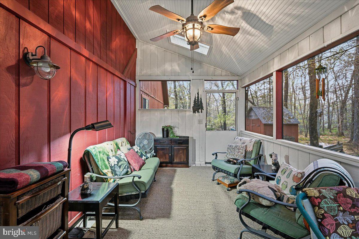 ARROWHEAD  LAKES - Residential