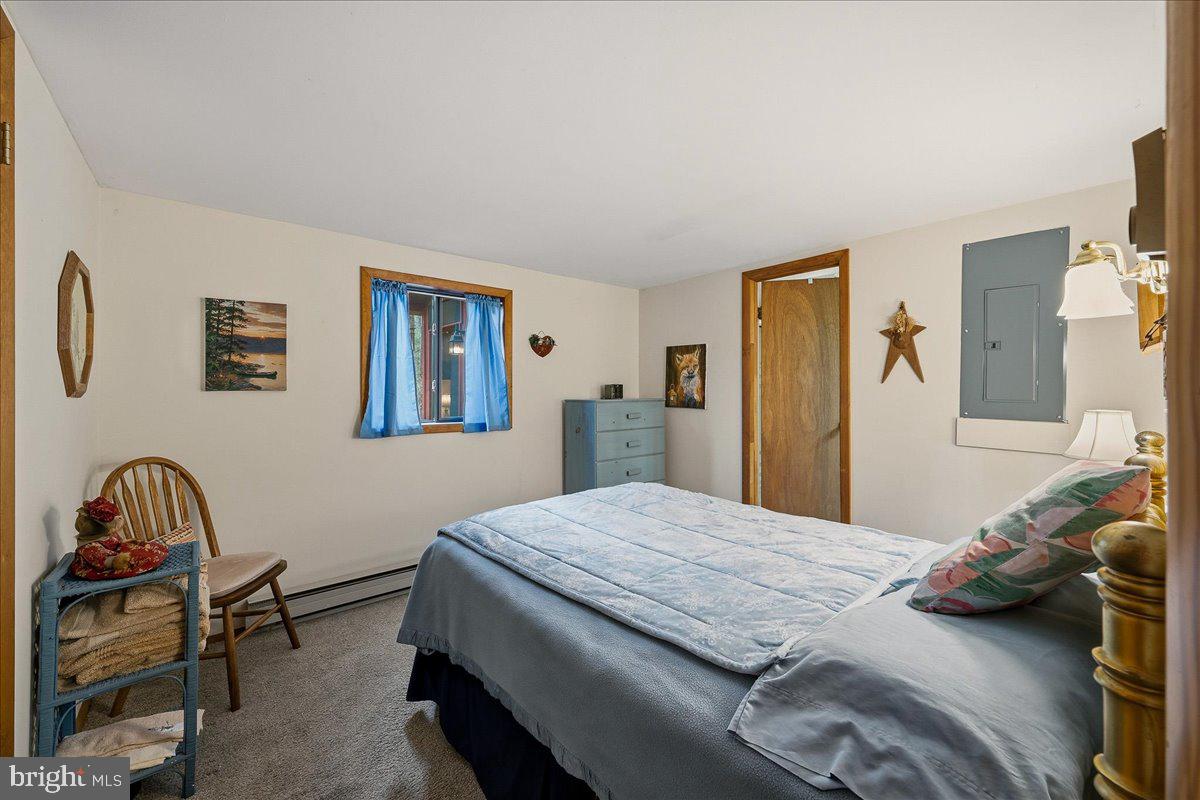ARROWHEAD  LAKES - Residential