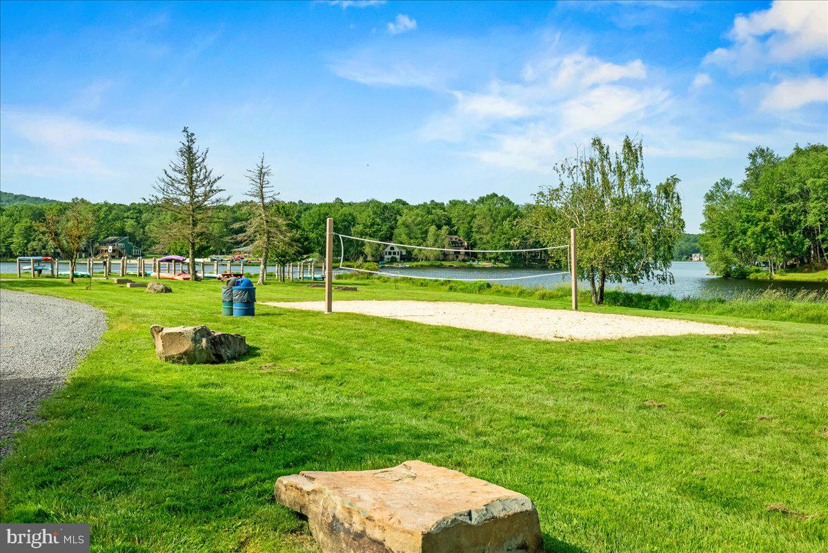 ARROWHEAD  LAKES - Residential
