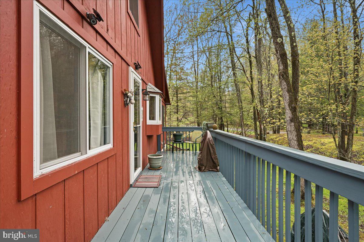ARROWHEAD  LAKES - Residential