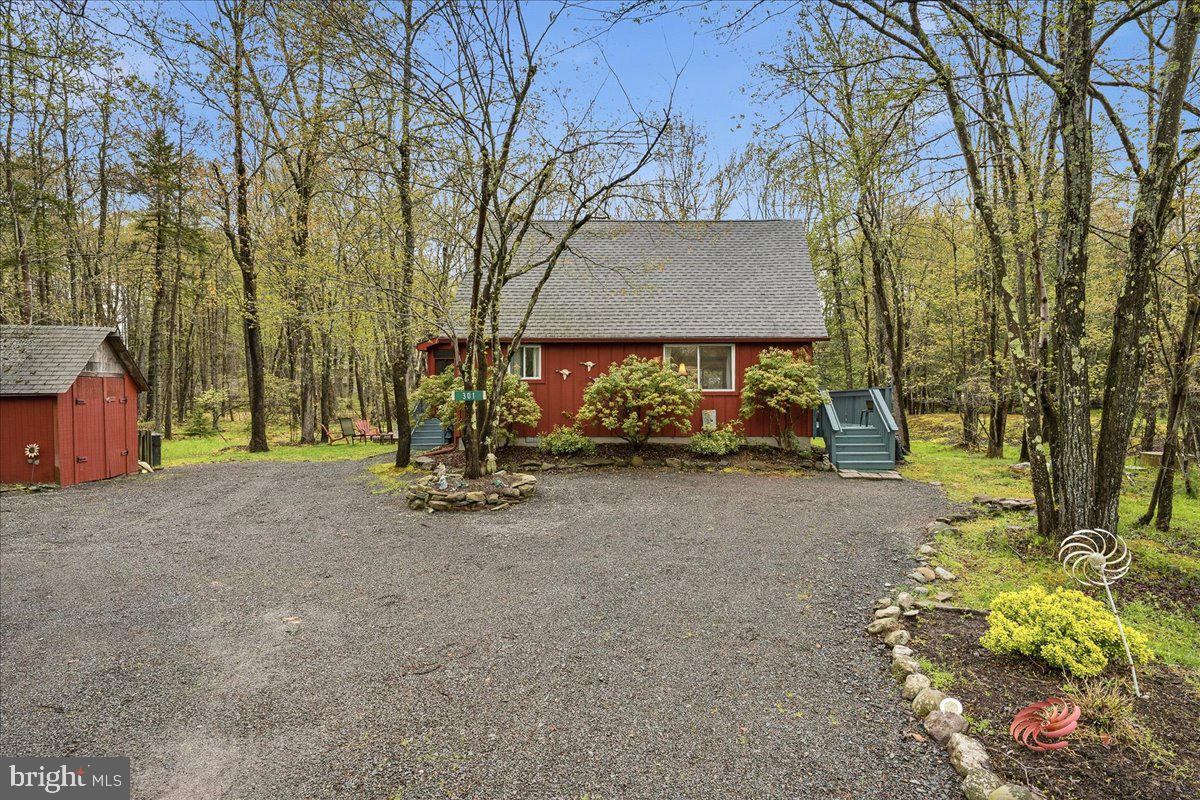 ARROWHEAD  LAKES - Residential