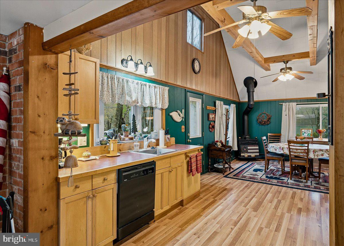 ARROWHEAD  LAKES - Residential
