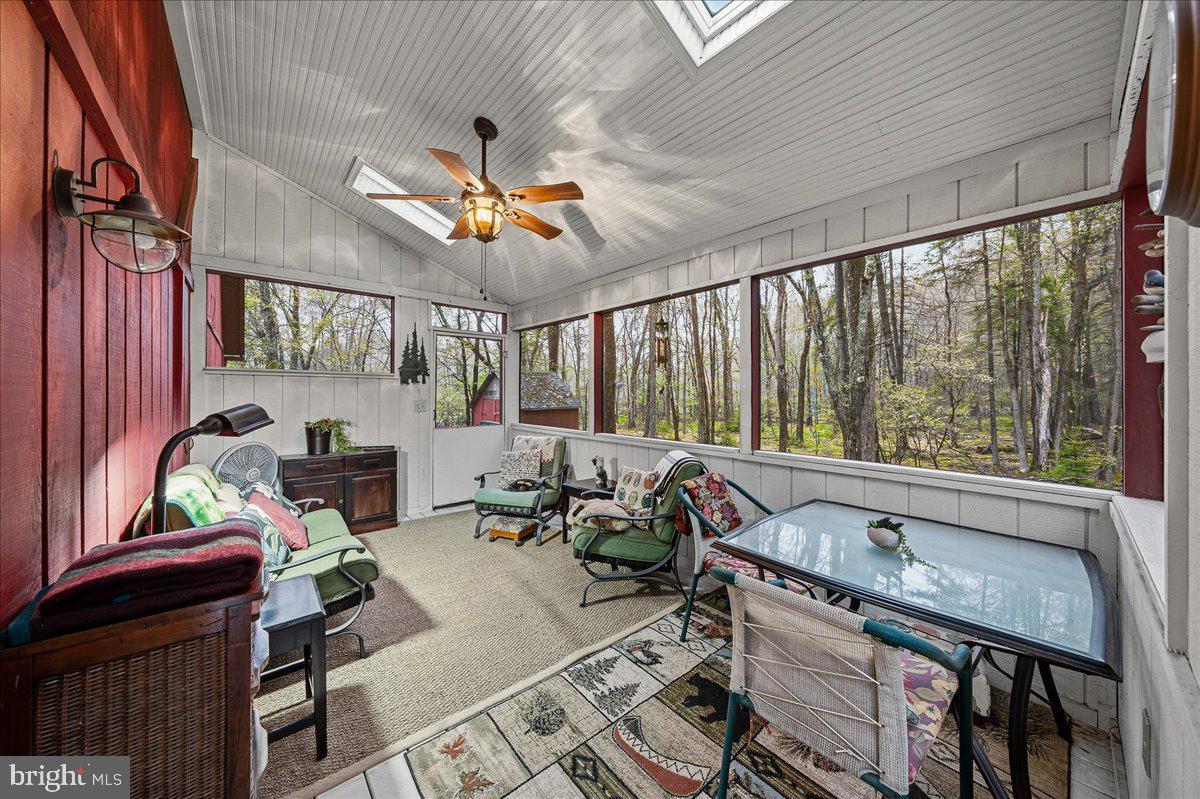 ARROWHEAD  LAKES - Residential