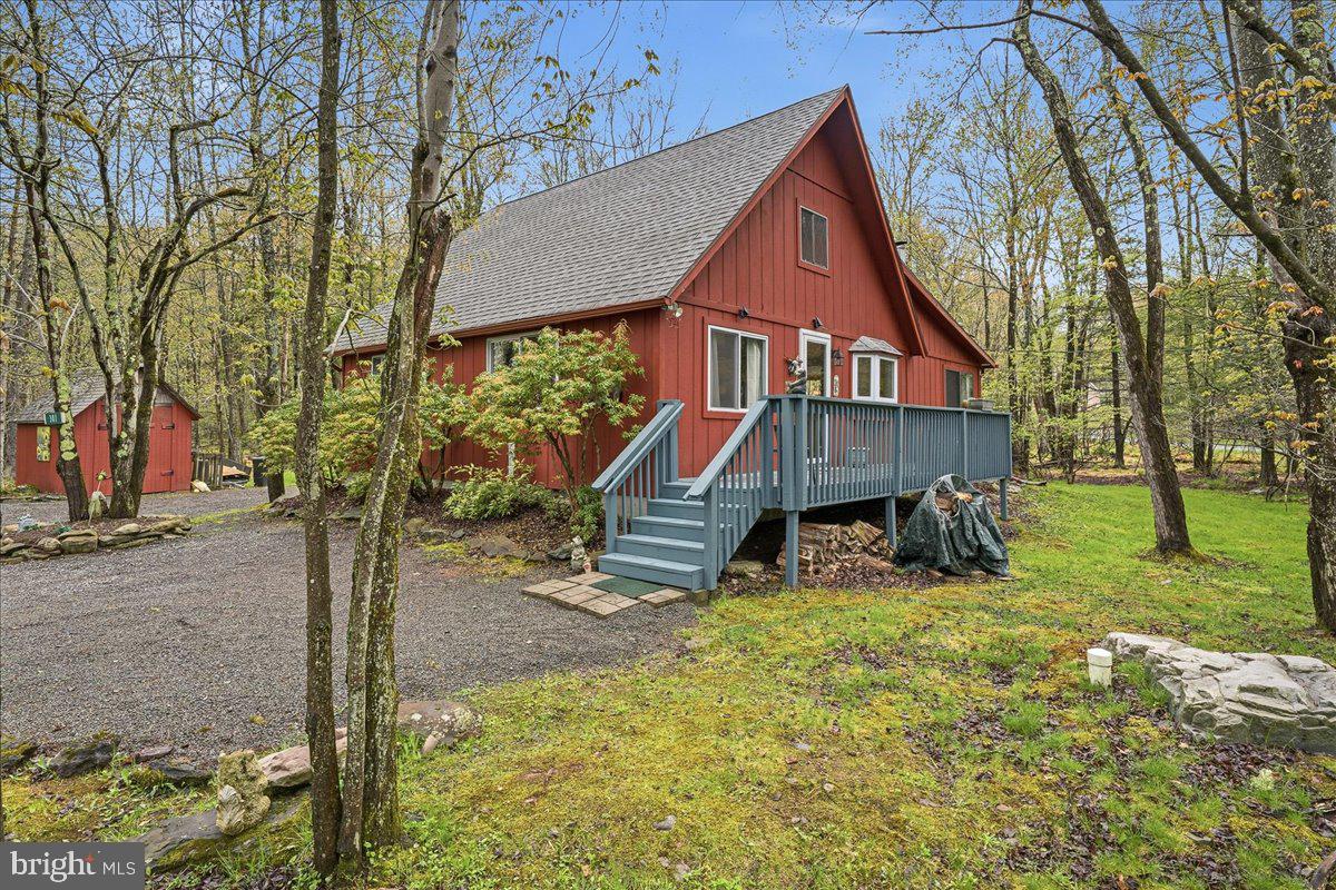 ARROWHEAD  LAKES - Residential