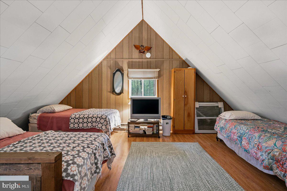ARROWHEAD  LAKES - Residential