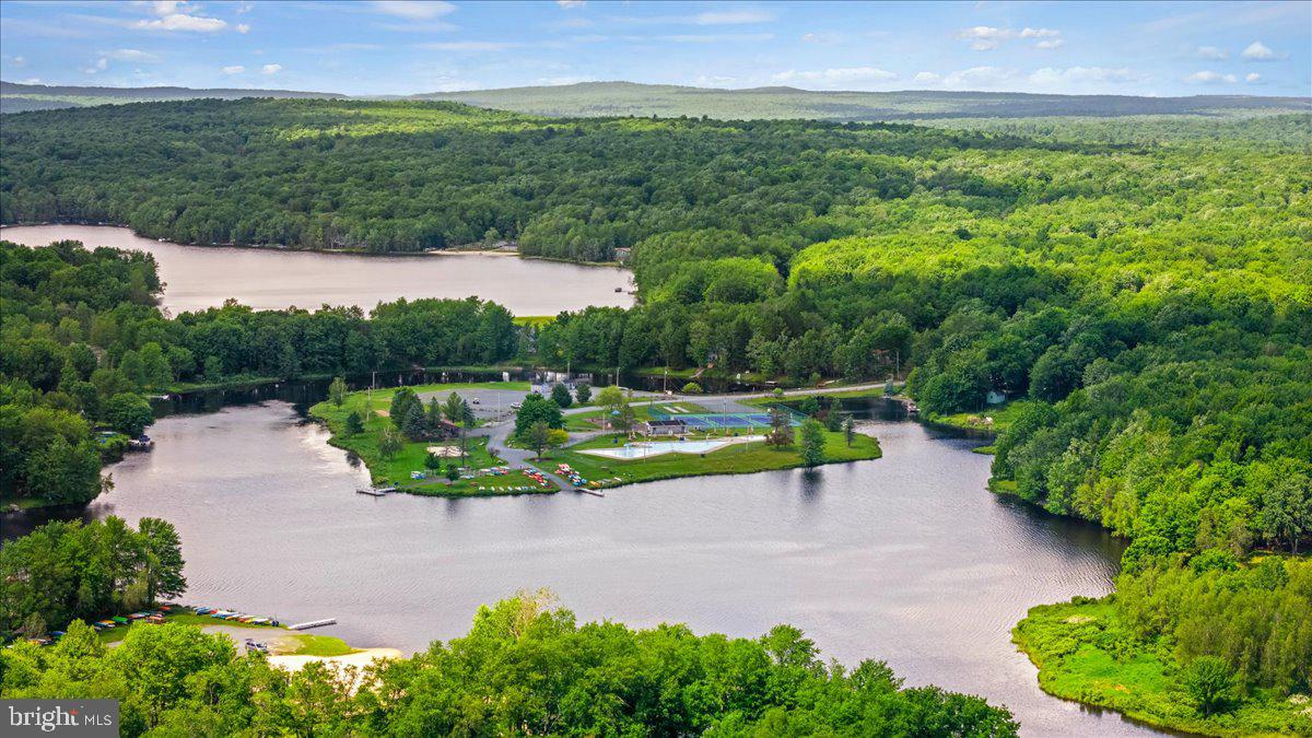 ARROWHEAD  LAKES - Residential