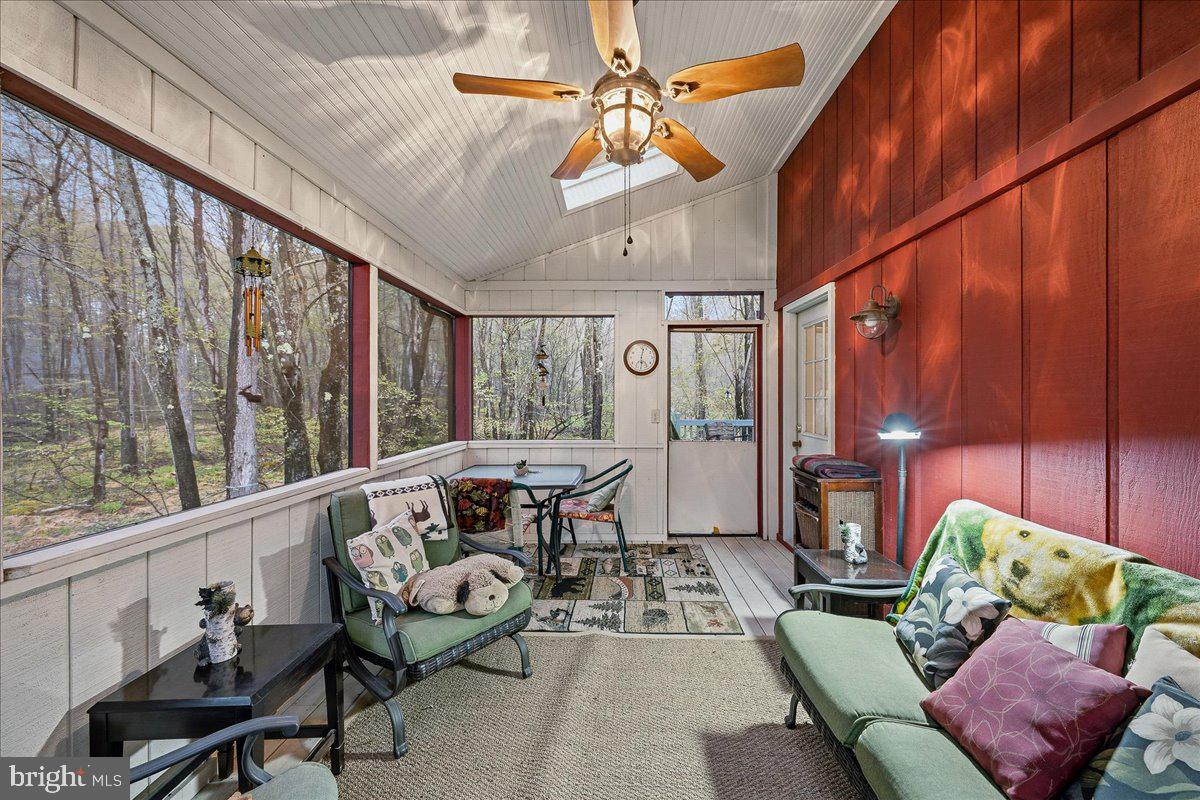 ARROWHEAD  LAKES - Residential
