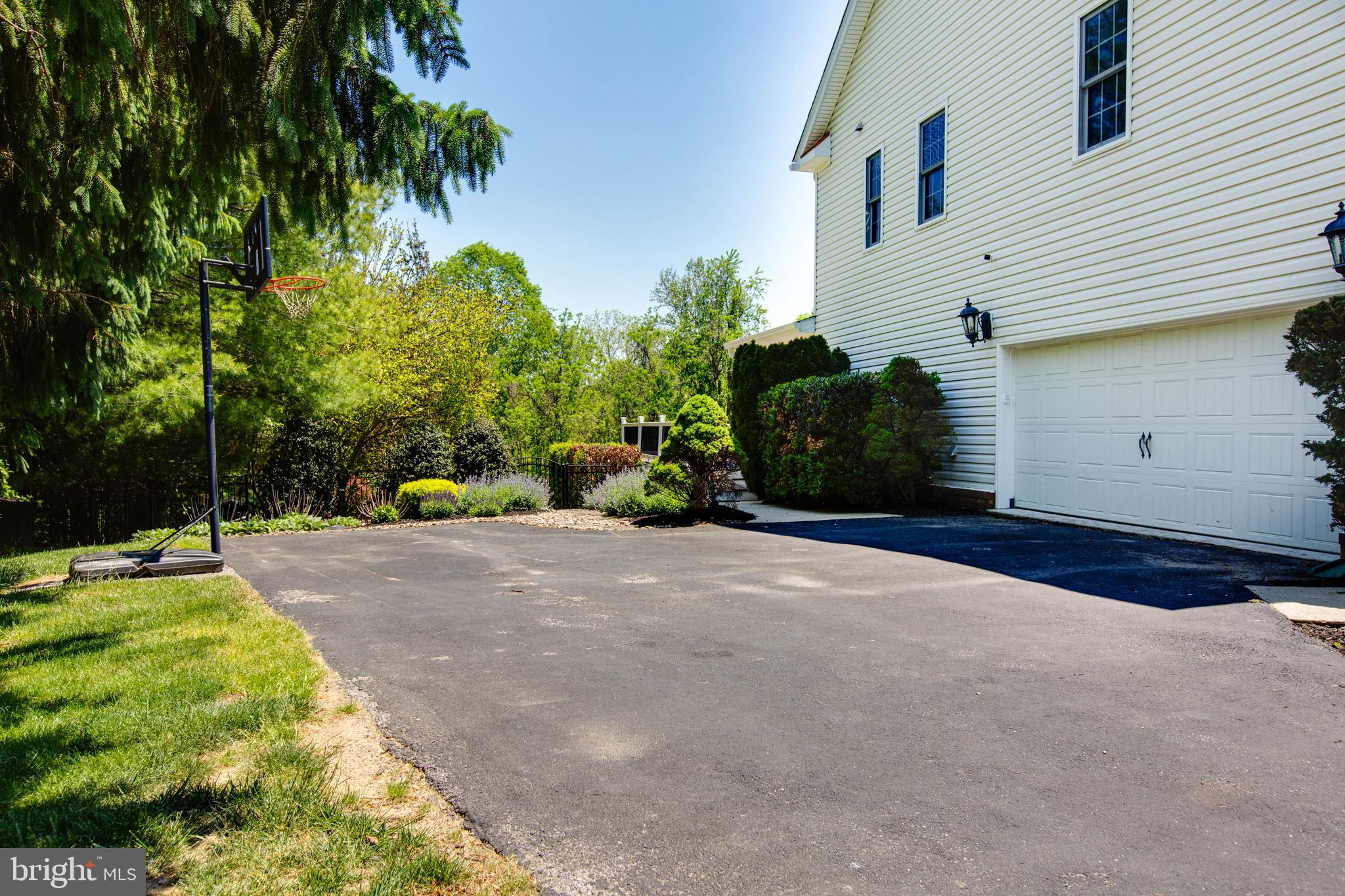 RIVER DOWNS - Residential
