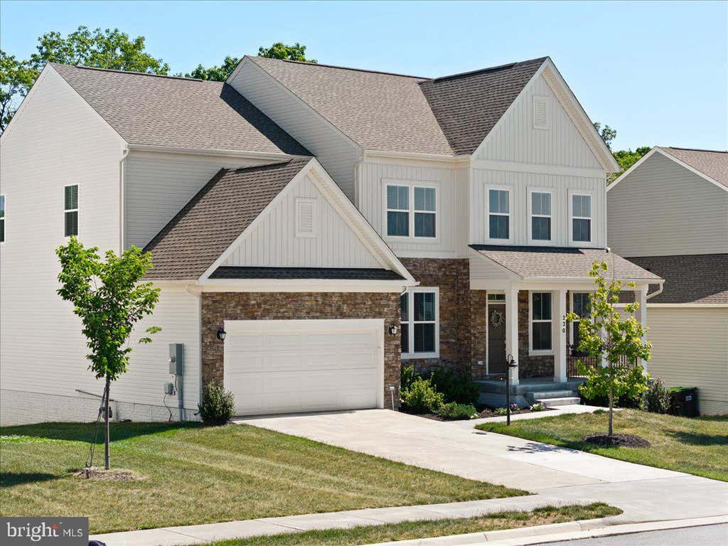 Photo of 220 Lehigh Dr, WINCHESTER, VA 22602 (MLS # VAFV2042034)