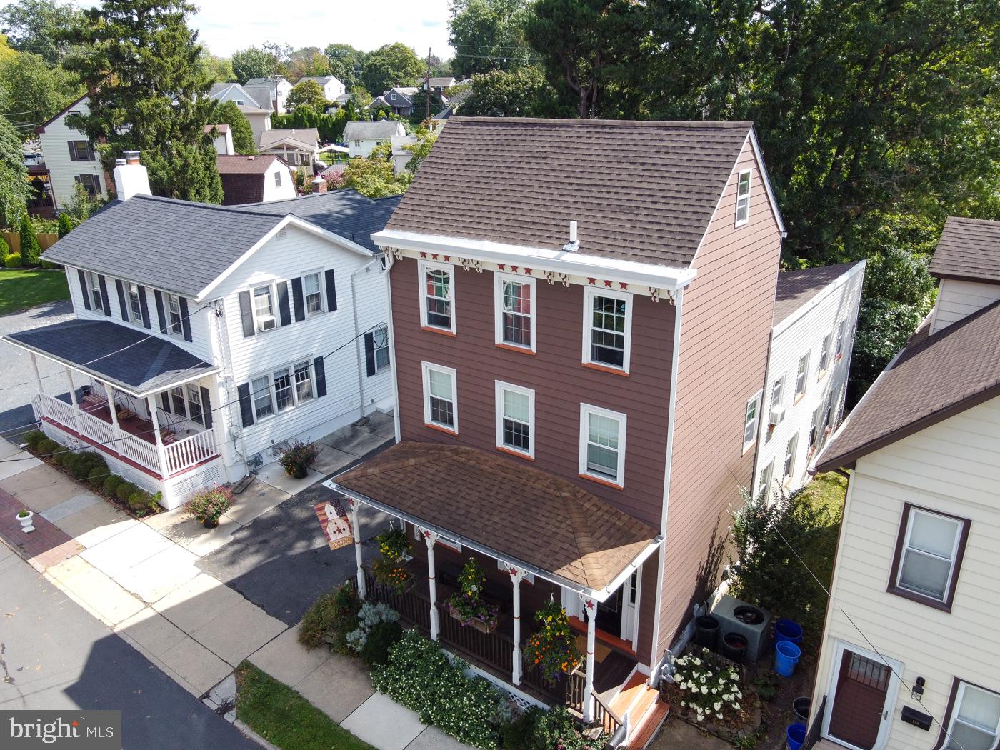 122 E BURLINGTON STREET