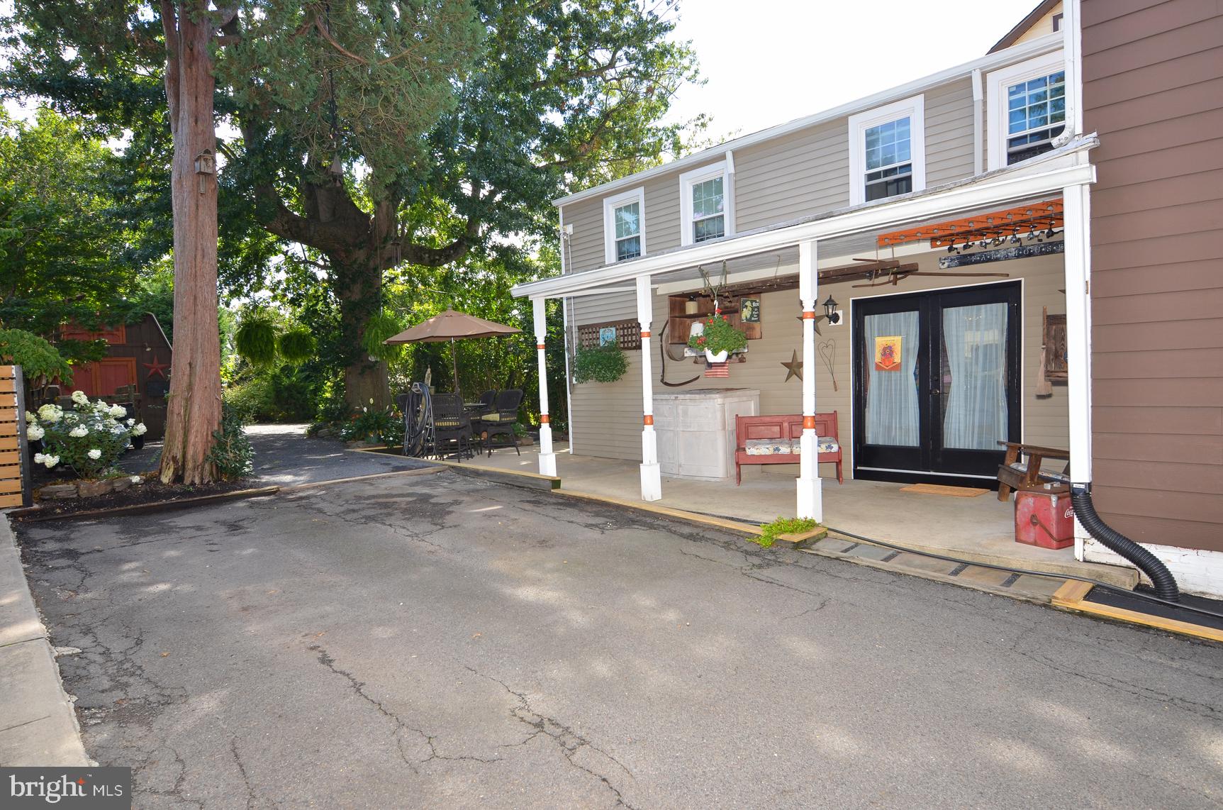 122 E BURLINGTON STREET