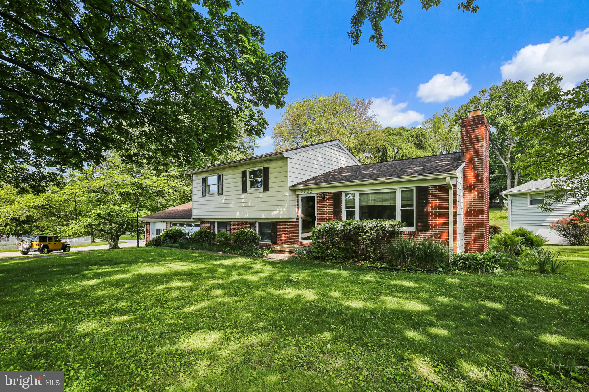 2922 CHESTNUT HILL DRIVE