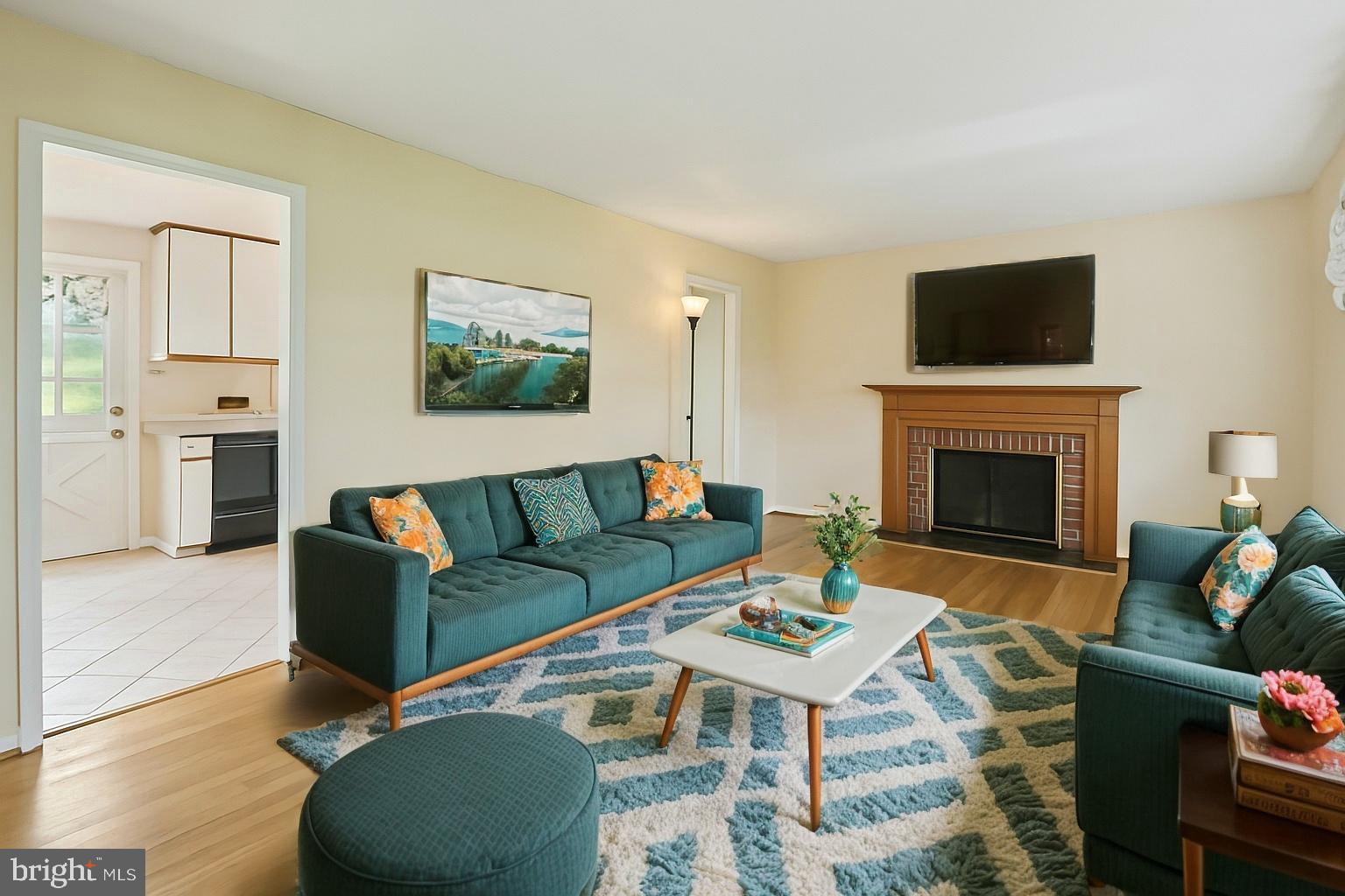 2922 CHESTNUT HILL DRIVE