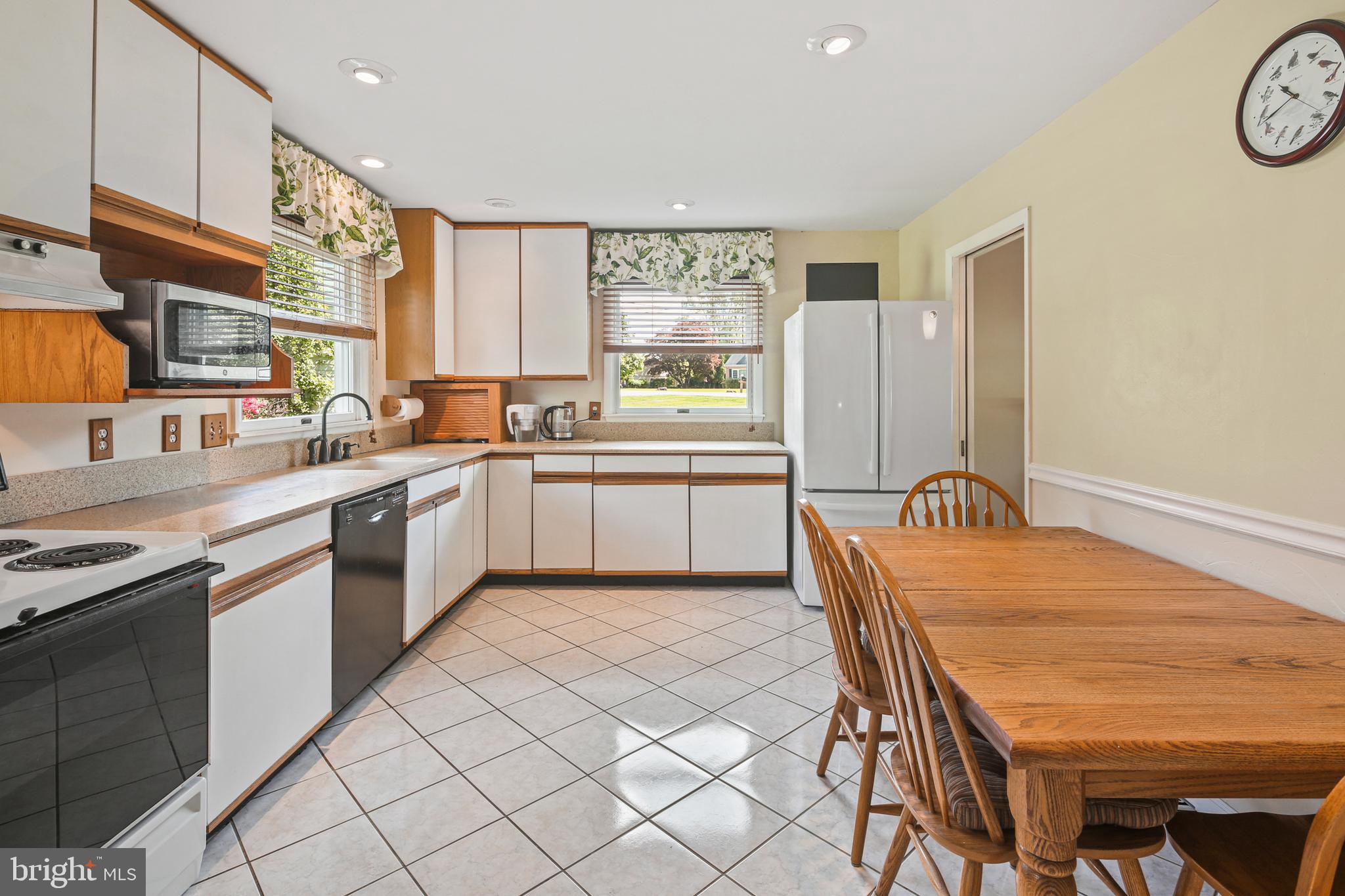 2922 CHESTNUT HILL DRIVE
