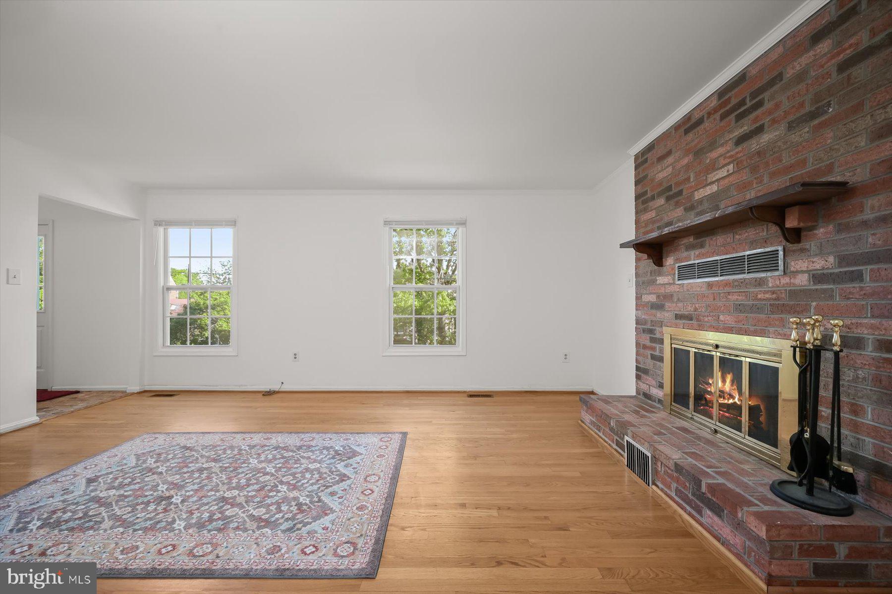 6935 PINEWAY