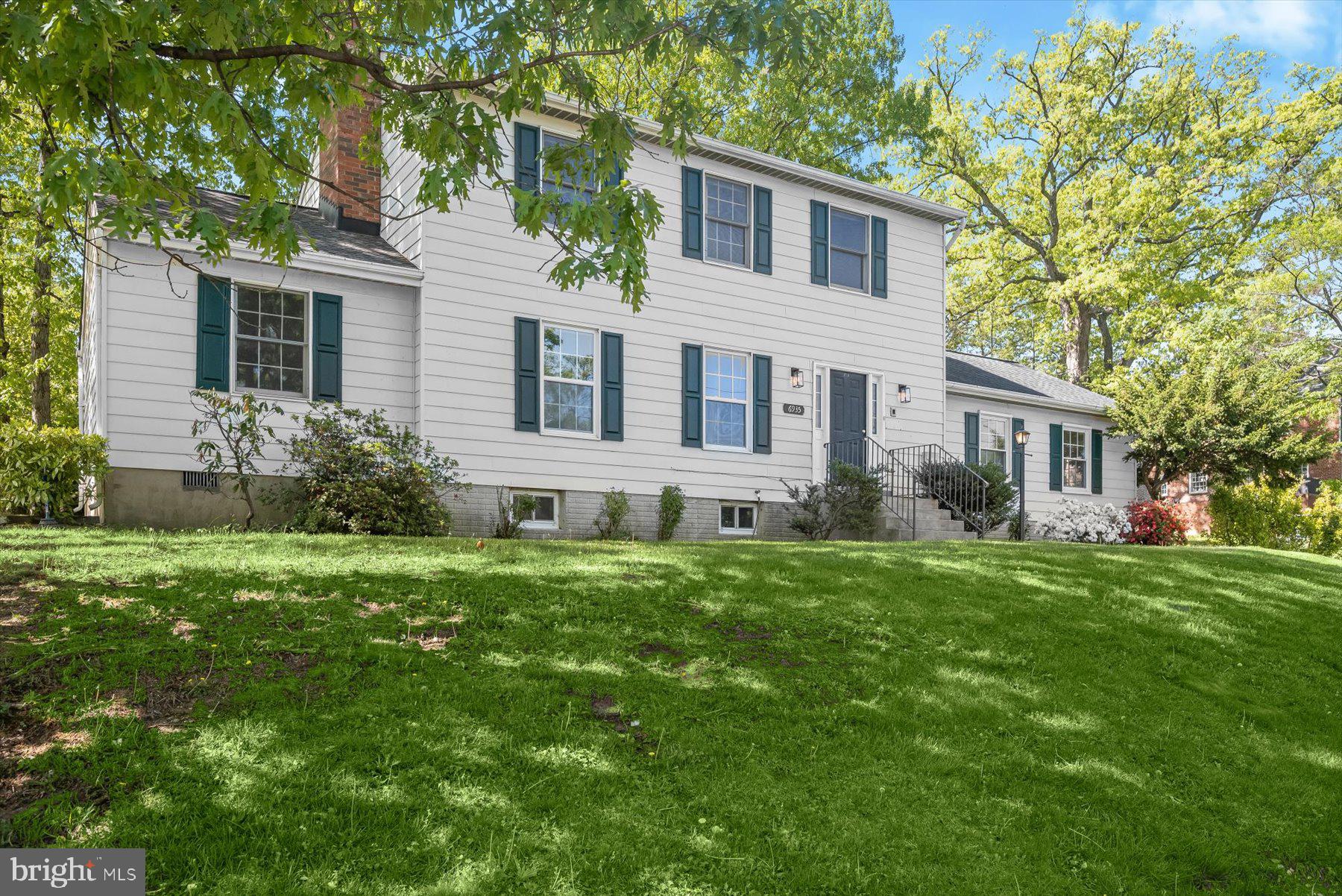 6935 PINEWAY