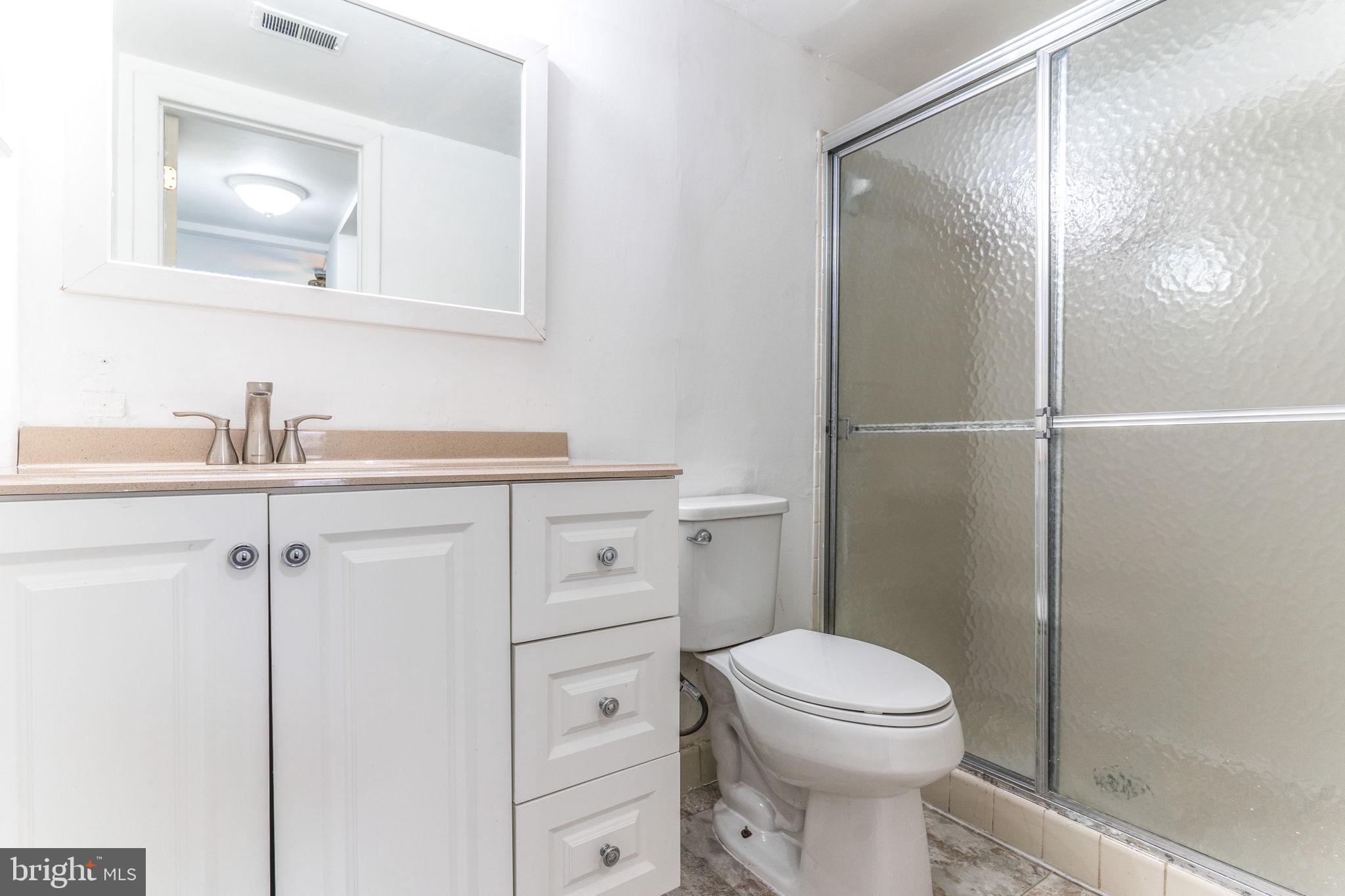 TREETOP CONDO - Residential Lease