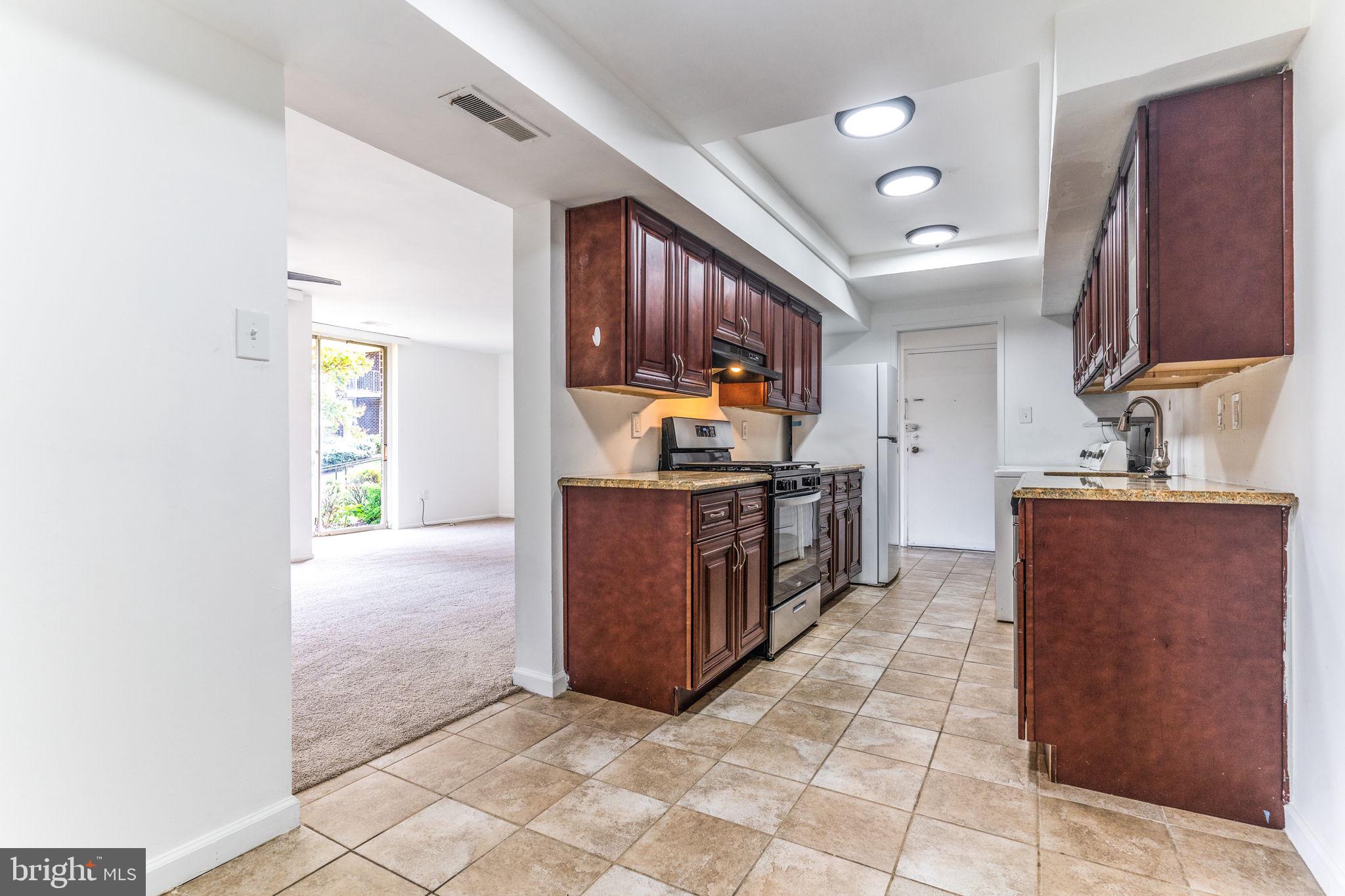 TREETOP CONDO - Residential Lease