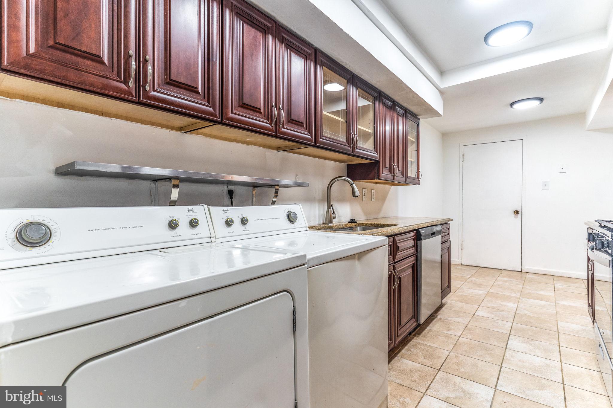 TREETOP CONDO - Residential Lease