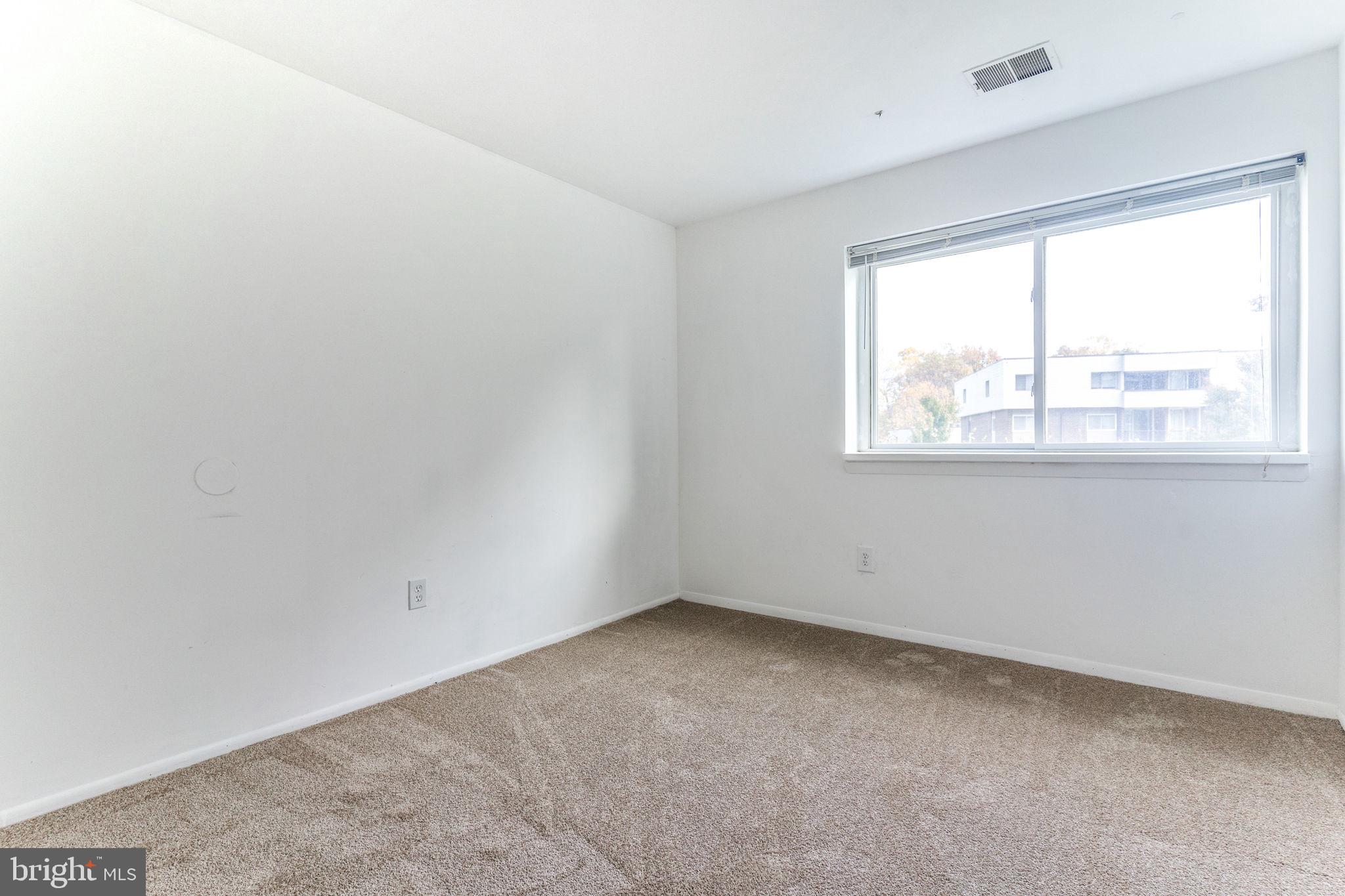 TREETOP CONDO - Residential Lease