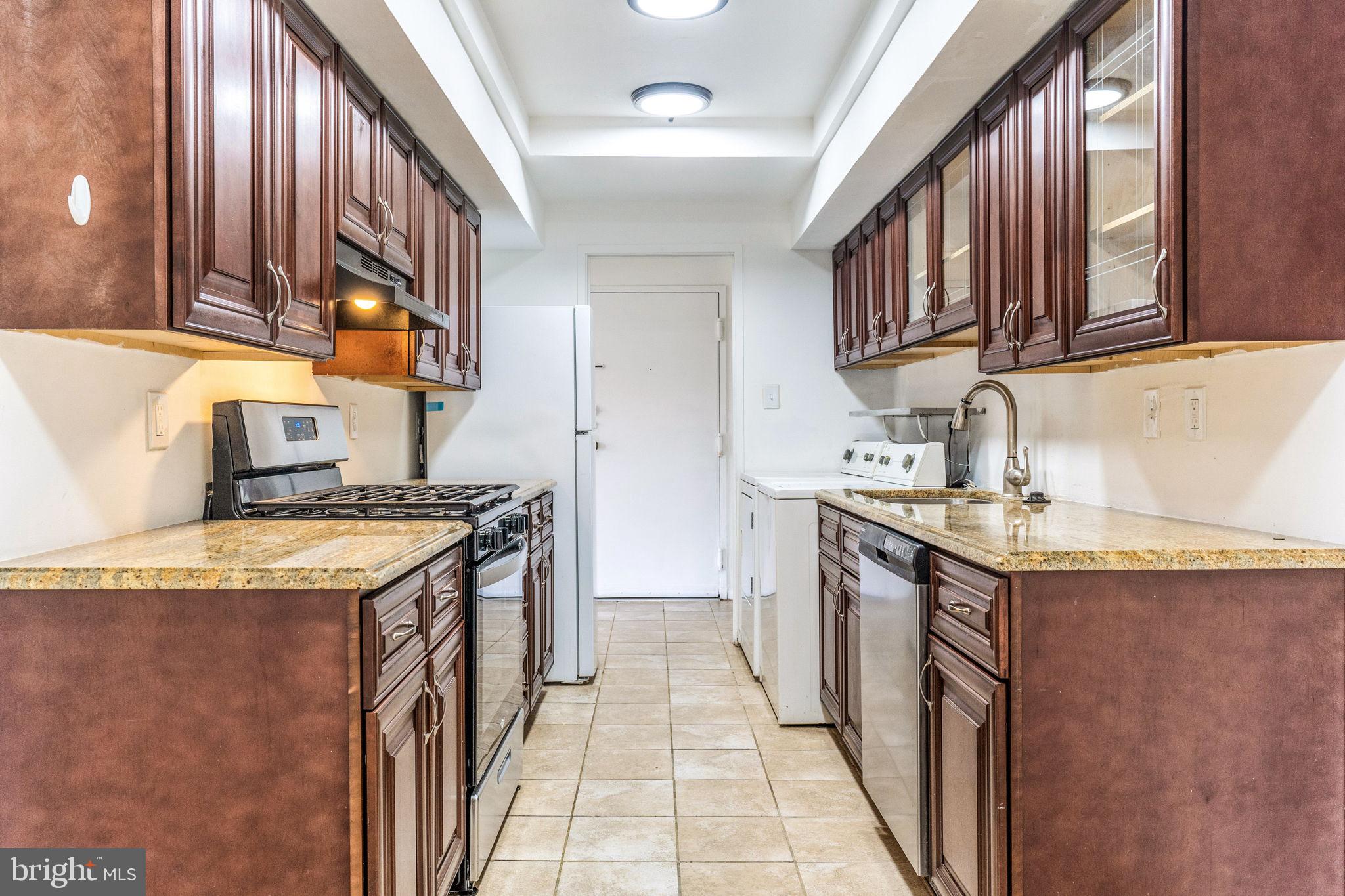 TREETOP CONDO - Residential Lease