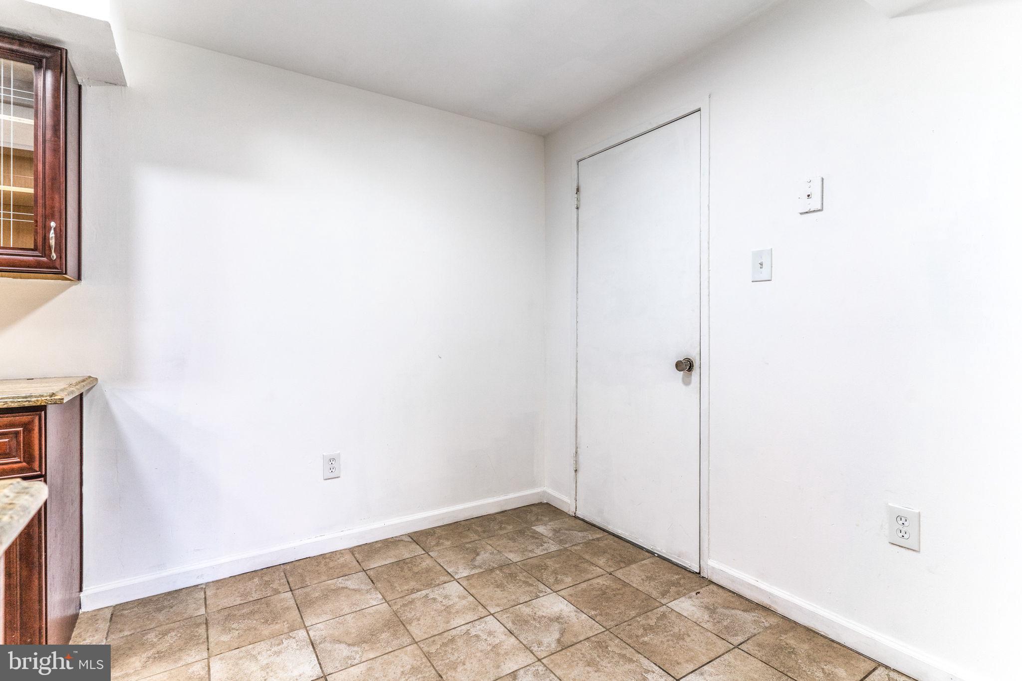 TREETOP CONDO - Residential Lease