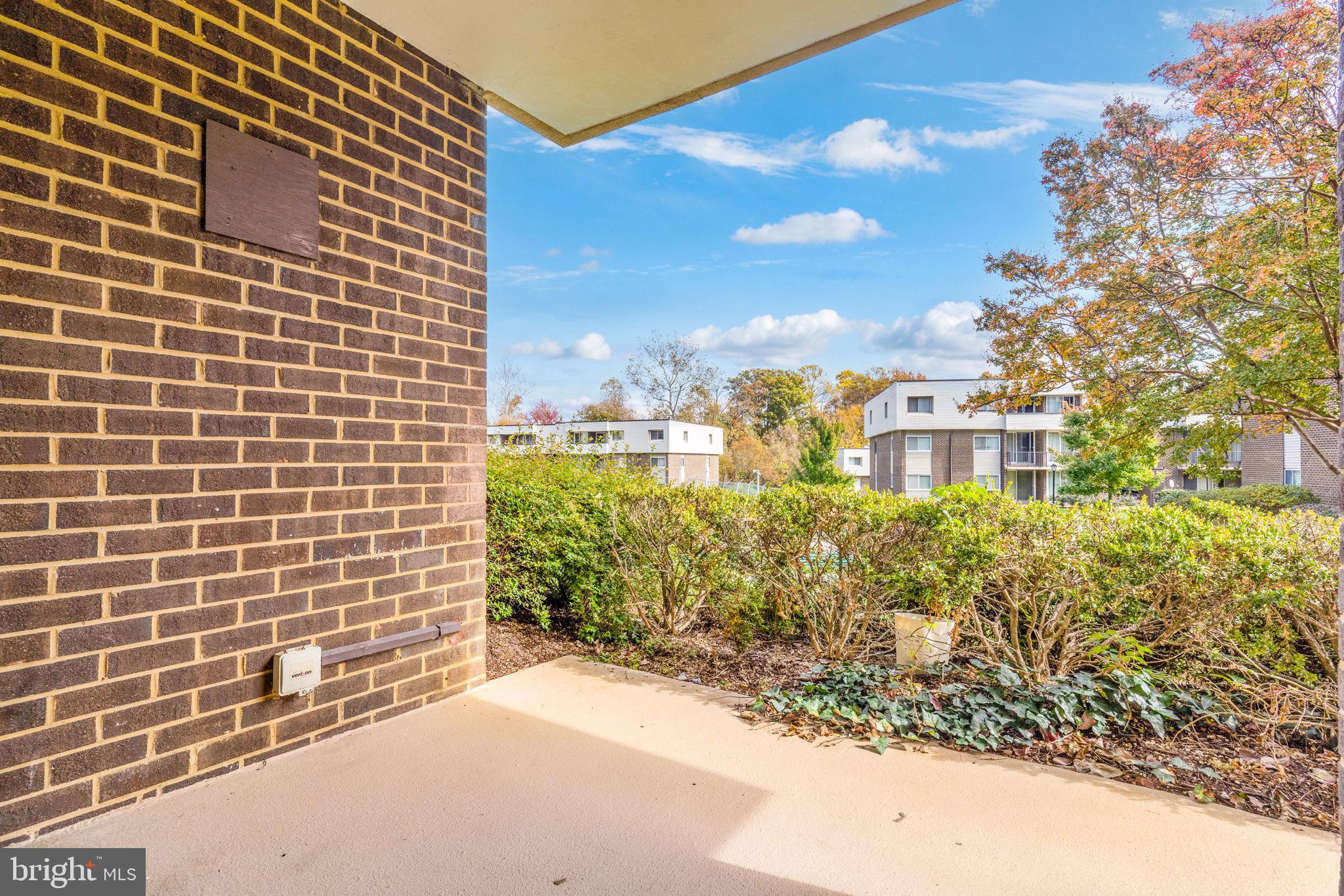 TREETOP CONDO - Residential Lease