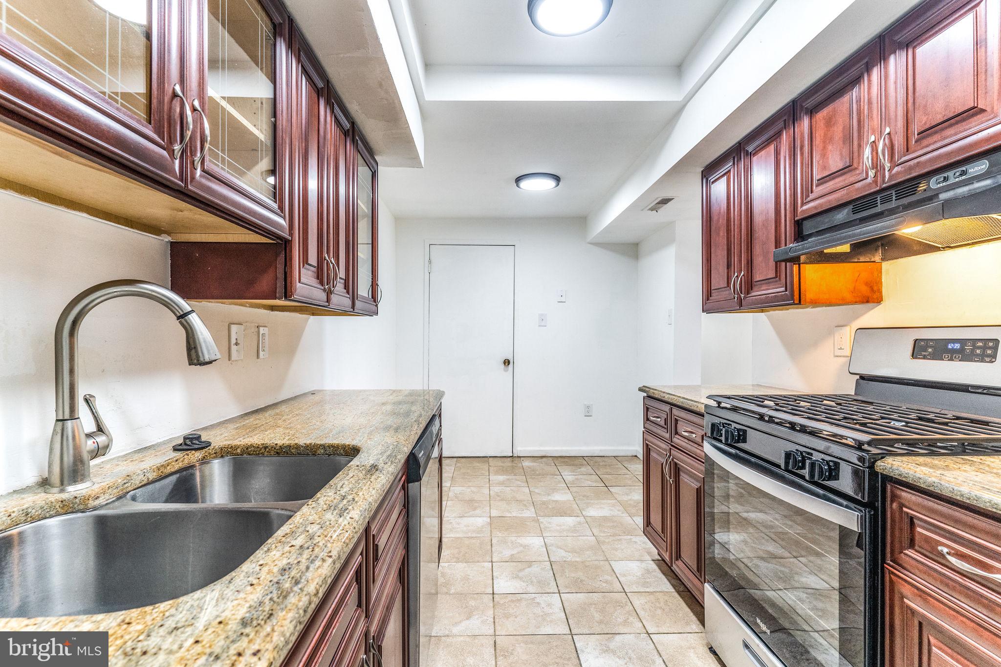 TREETOP CONDO - Residential Lease