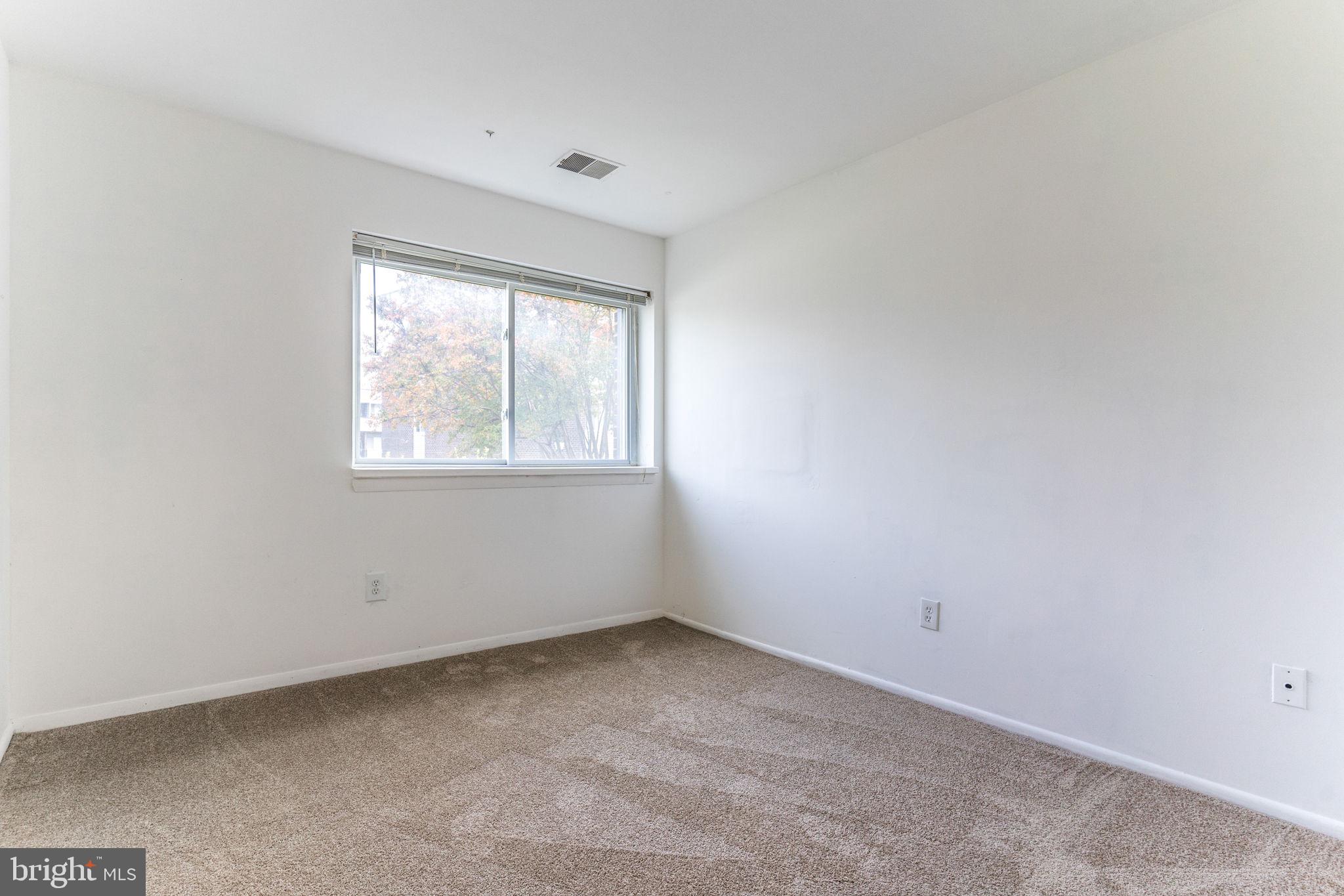 TREETOP CONDO - Residential Lease