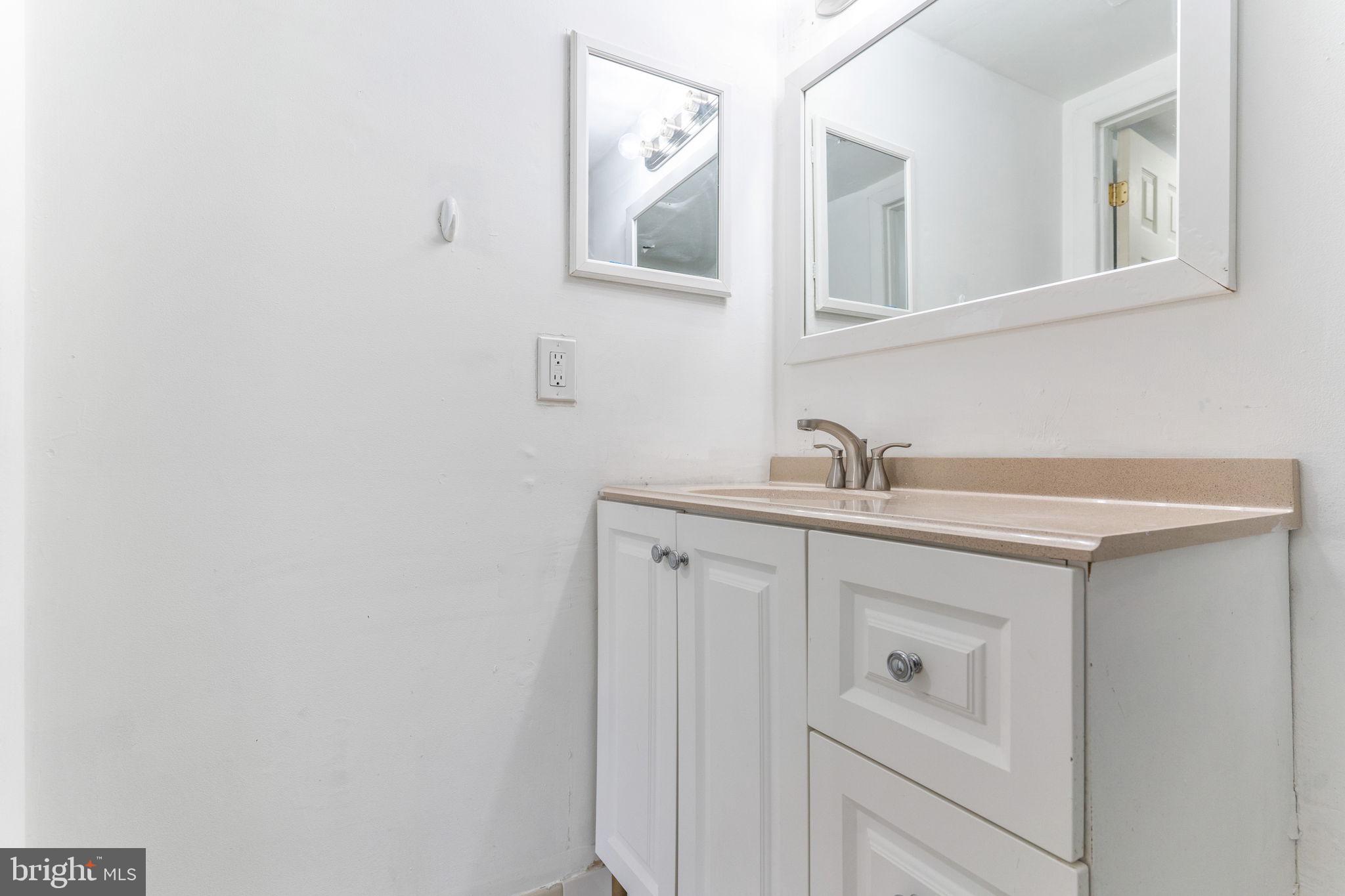 TREETOP CONDO - Residential Lease